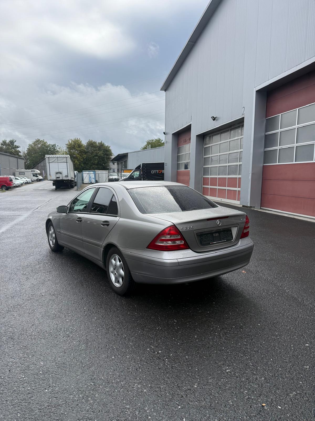 MERCEDES-BENZ C 220 CDI Classic-image-3