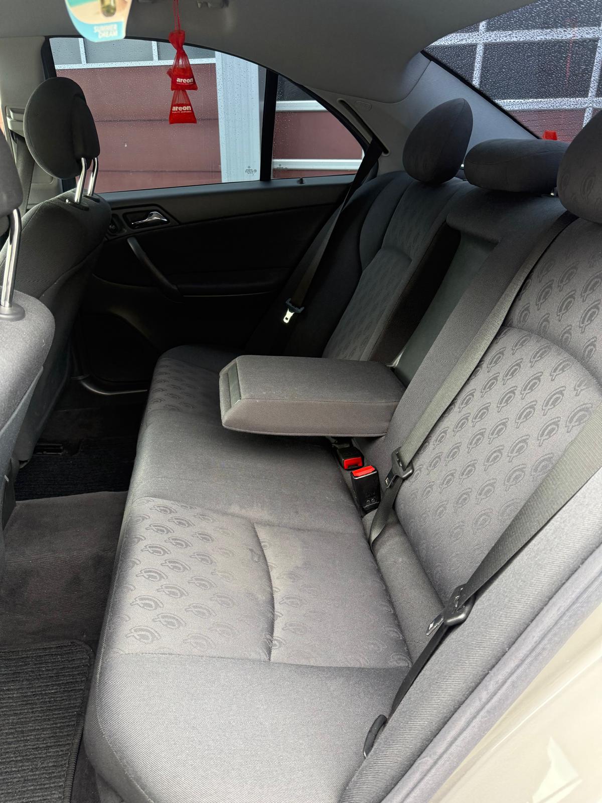 MERCEDES-BENZ C 220 CDI Classic-image-7