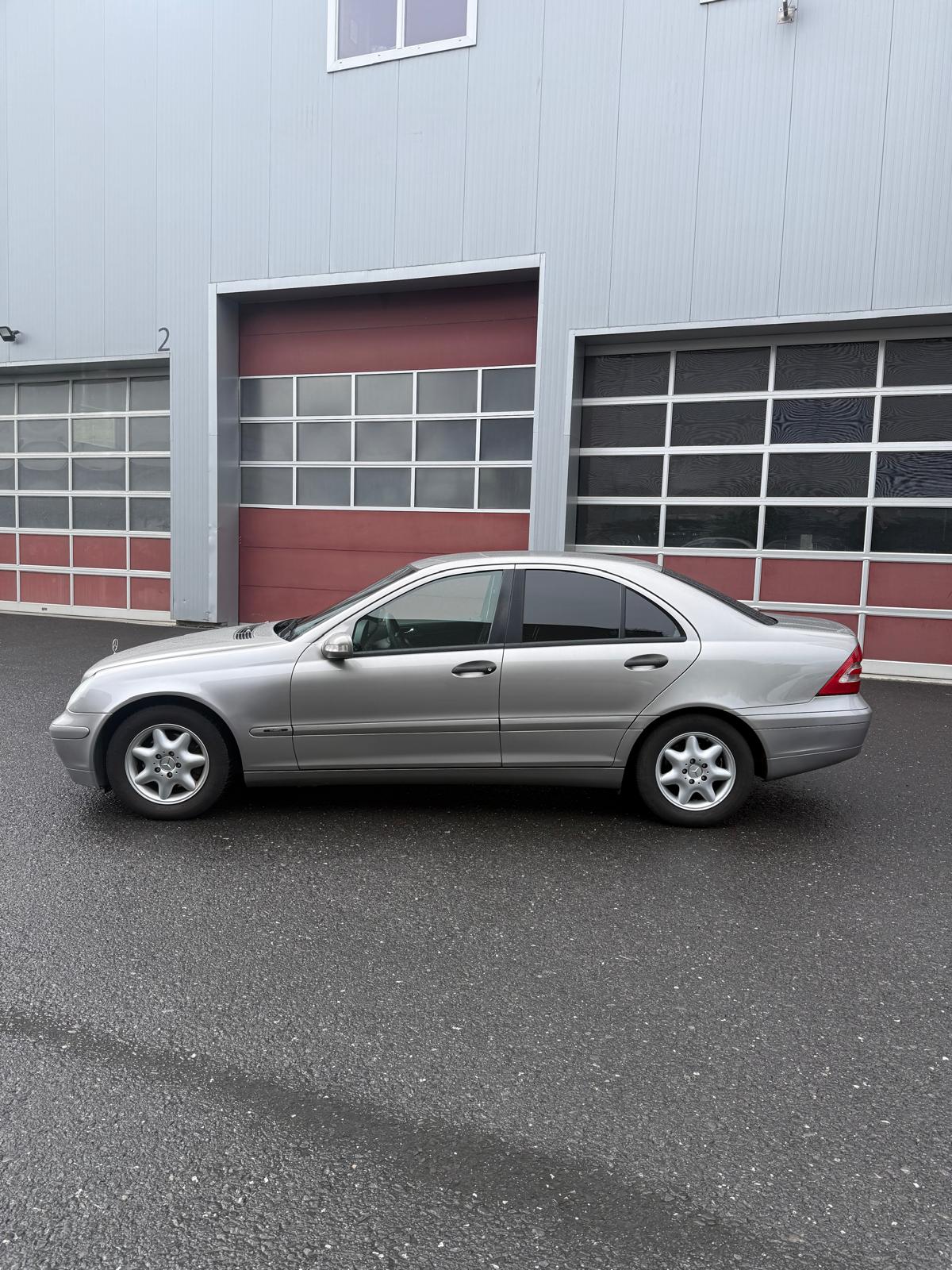 MERCEDES-BENZ C 220 CDI Classic-image-4