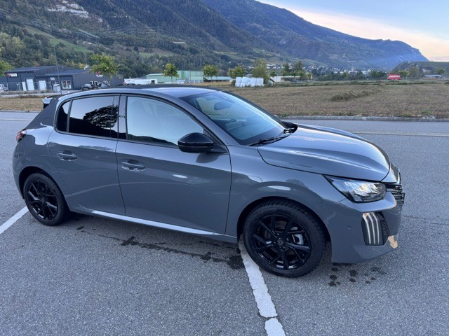 PEUGEOT 208 1.2 MHEV 110 Allure-image-1