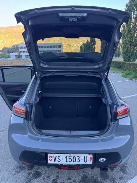 PEUGEOT 208 1.2 MHEV 110 Allure-image-3