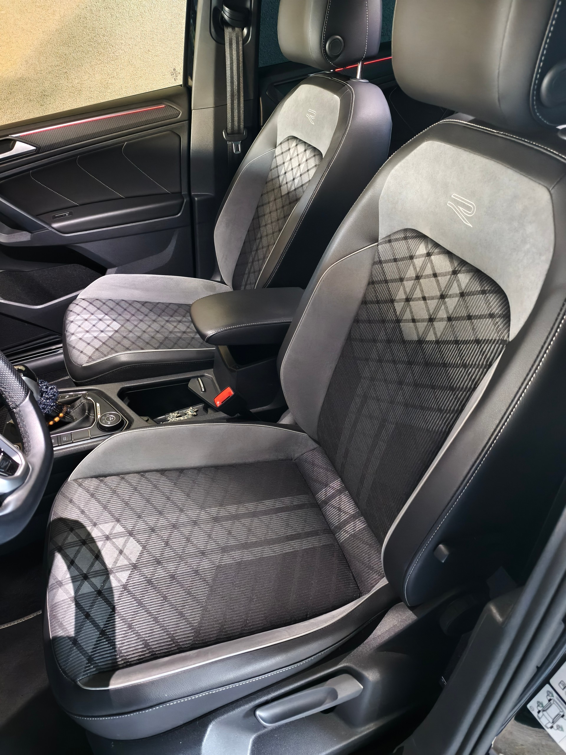 VW Tiguan 2.0 TSI R-Line DSG-image-4