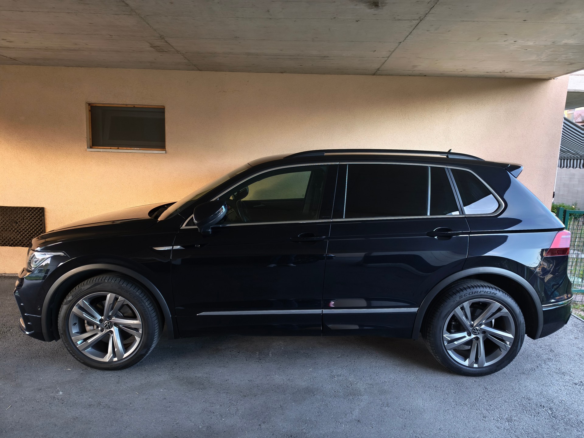 VW Tiguan 2.0 TSI R-Line DSG-image-1