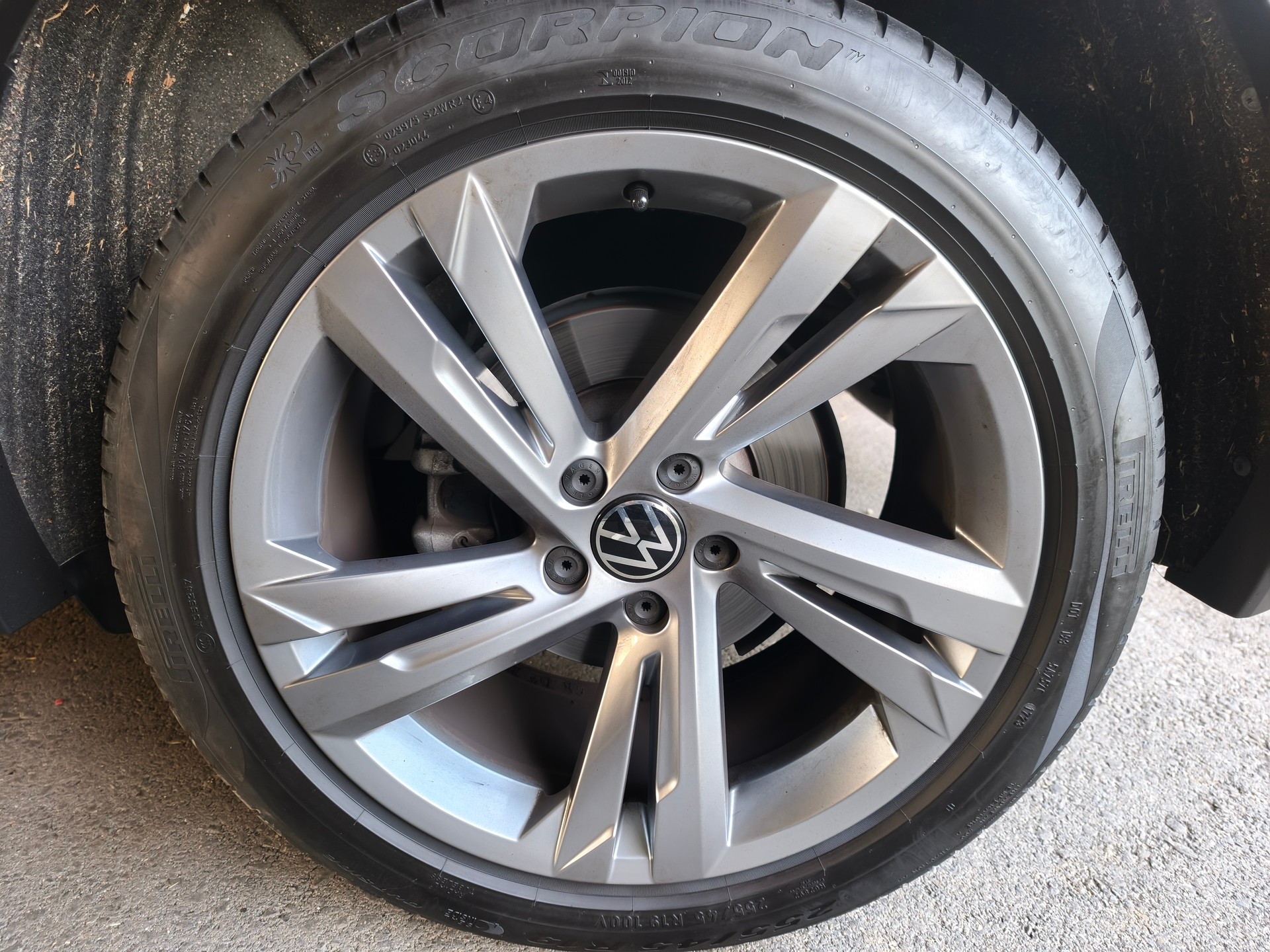 VW Tiguan 2.0 TSI R-Line DSG-image-8