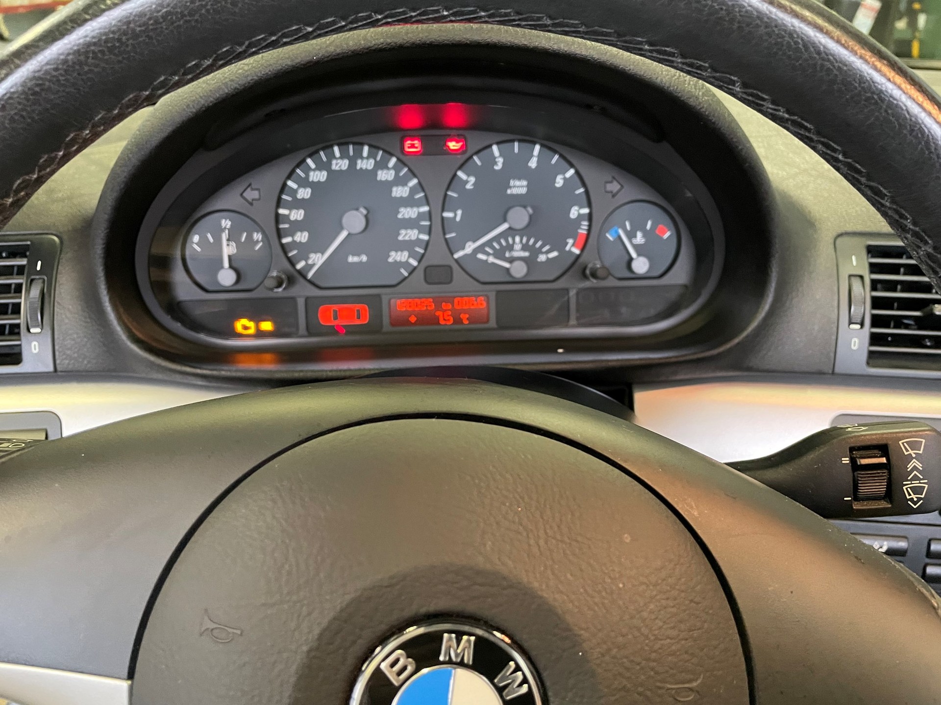 BMW 318Ci Cabriolet-image-7