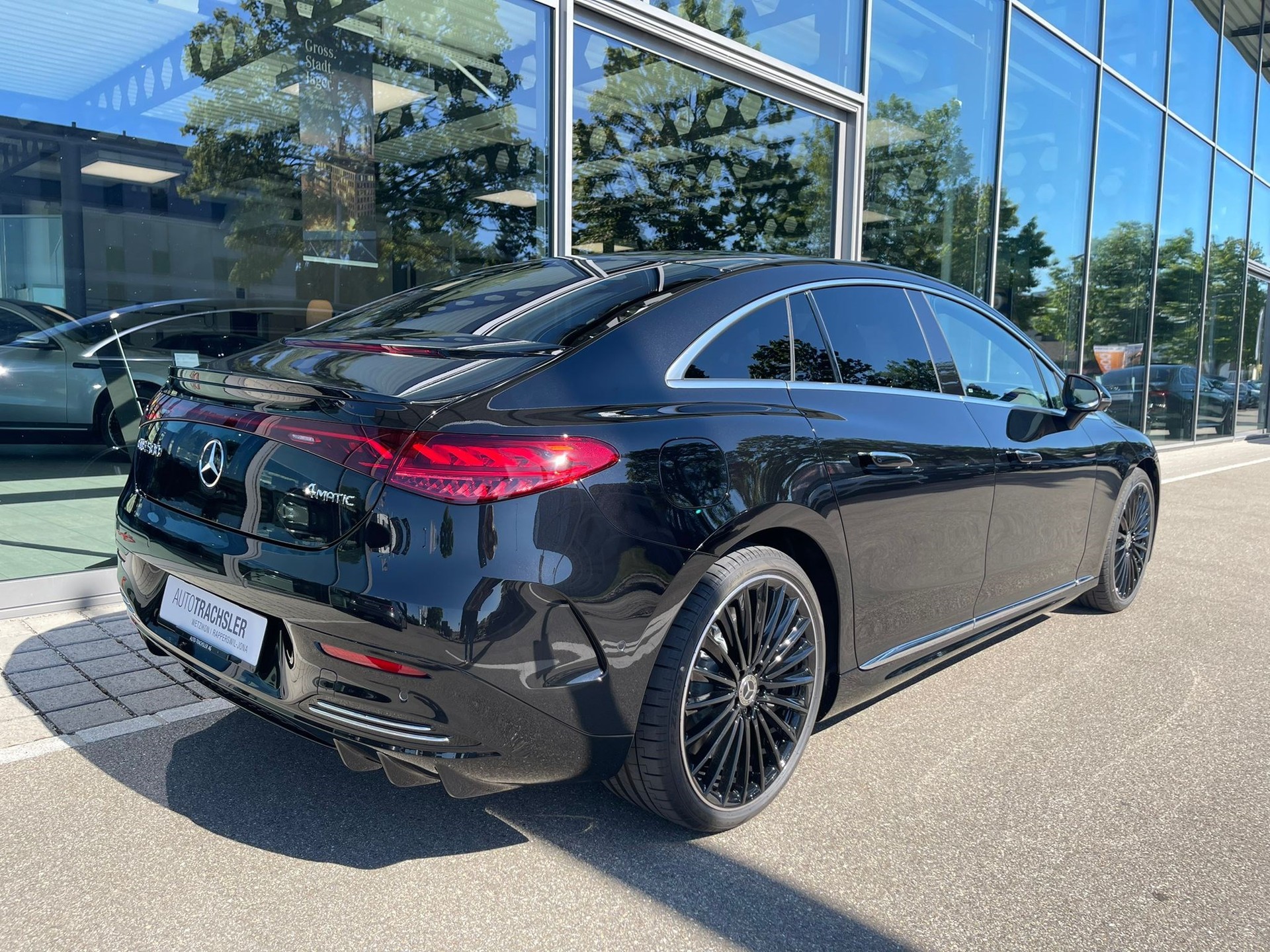 MERCEDES-BENZ EQE 500 4 Matic-image-3