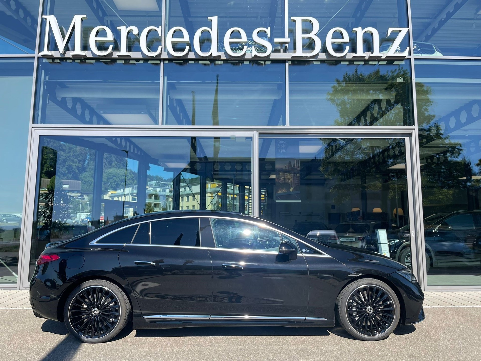 MERCEDES-BENZ EQE 500 4 Matic-image-0