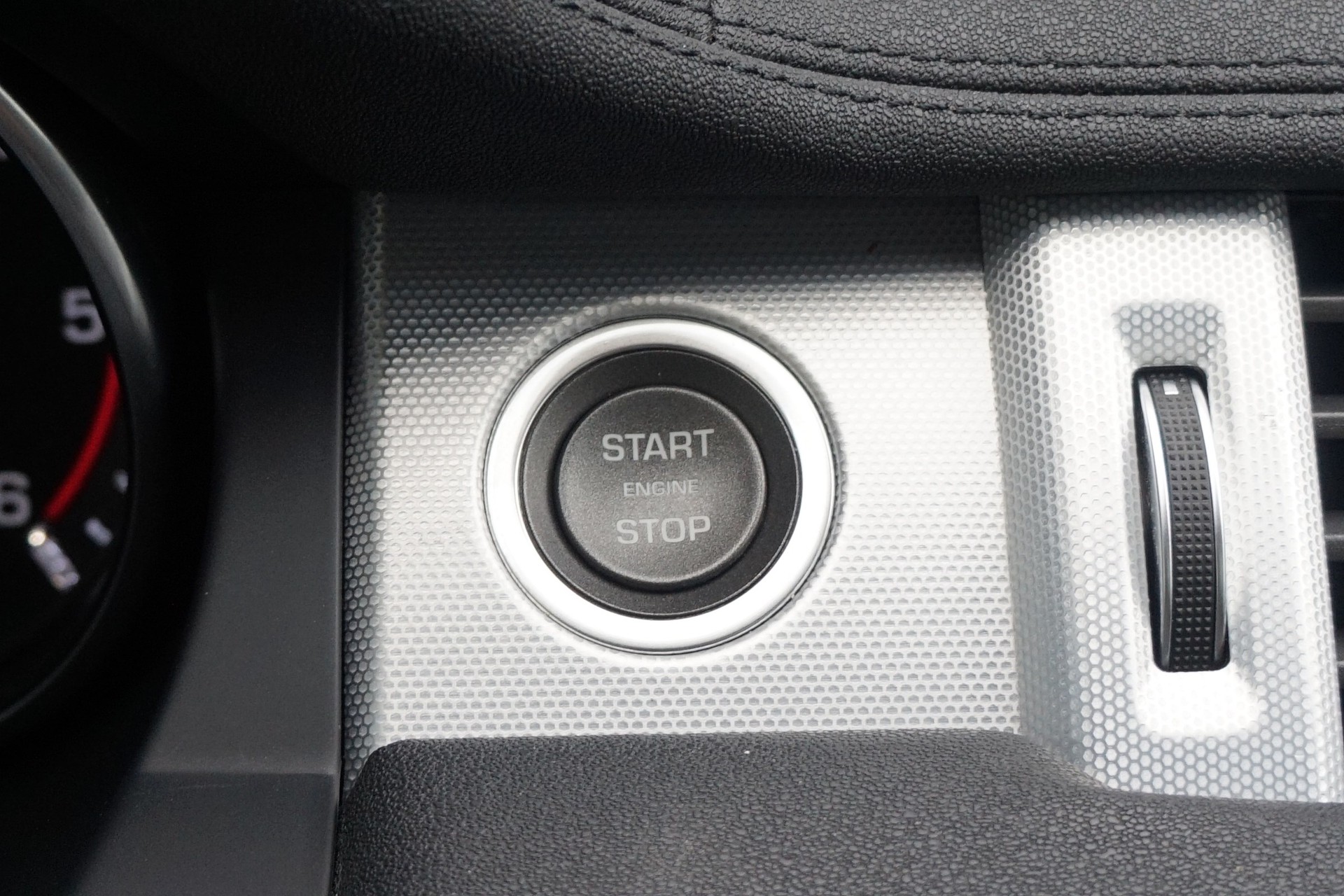 LAND ROVER Range Rover Evoque 2.2 SD4 Dynamic AT9-image-16