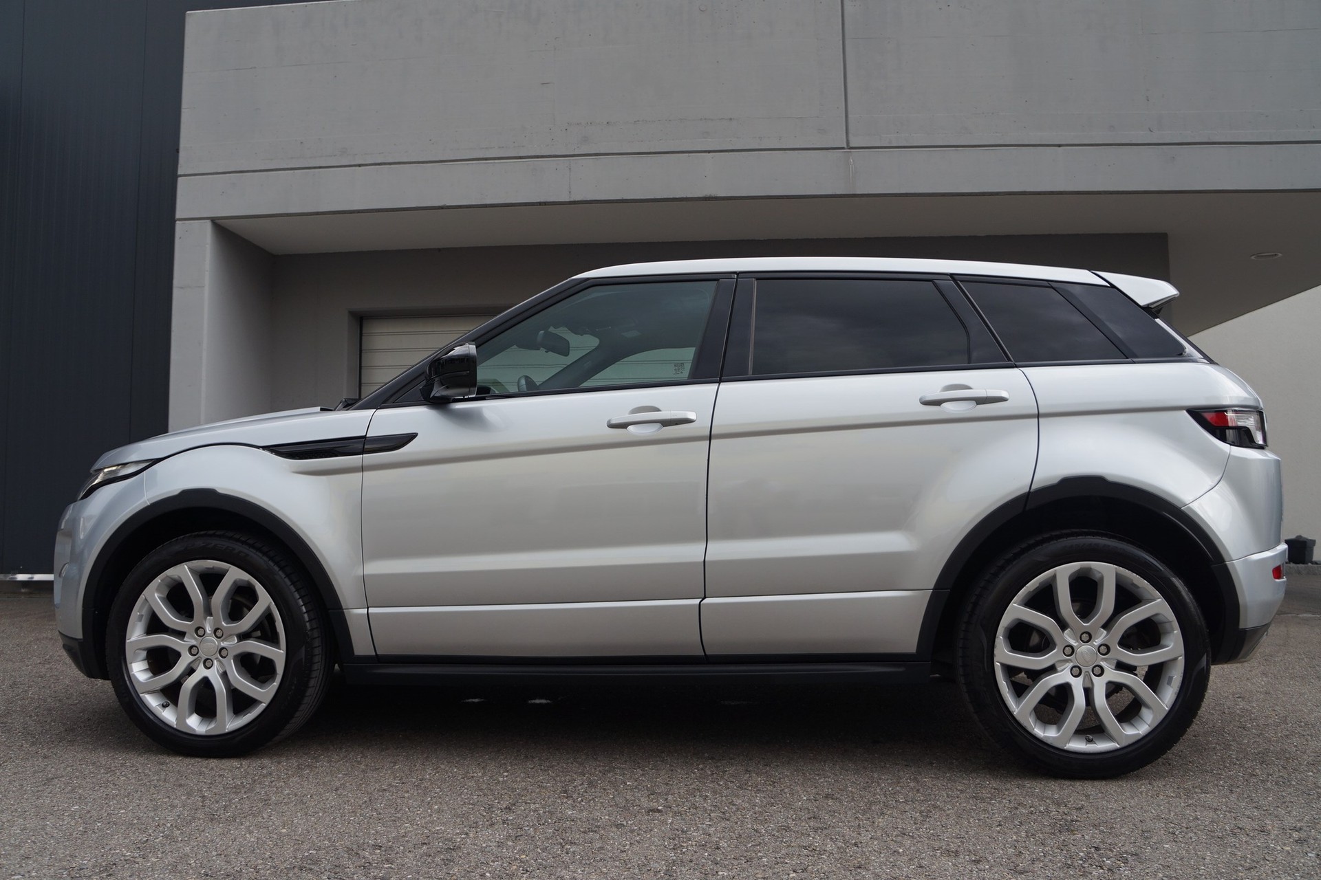 LAND ROVER Range Rover Evoque 2.2 SD4 Dynamic AT9-image-2