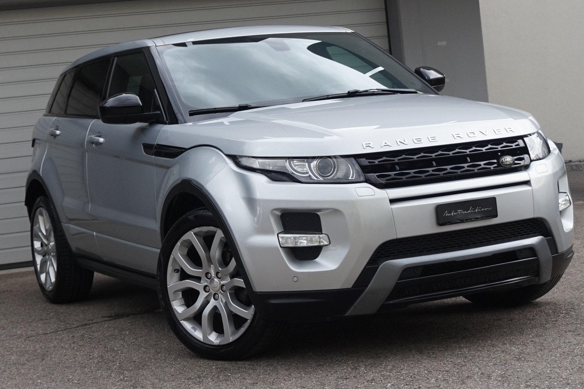 LAND ROVER Range Rover Evoque 2.2 SD4 Dynamic AT9-image-0