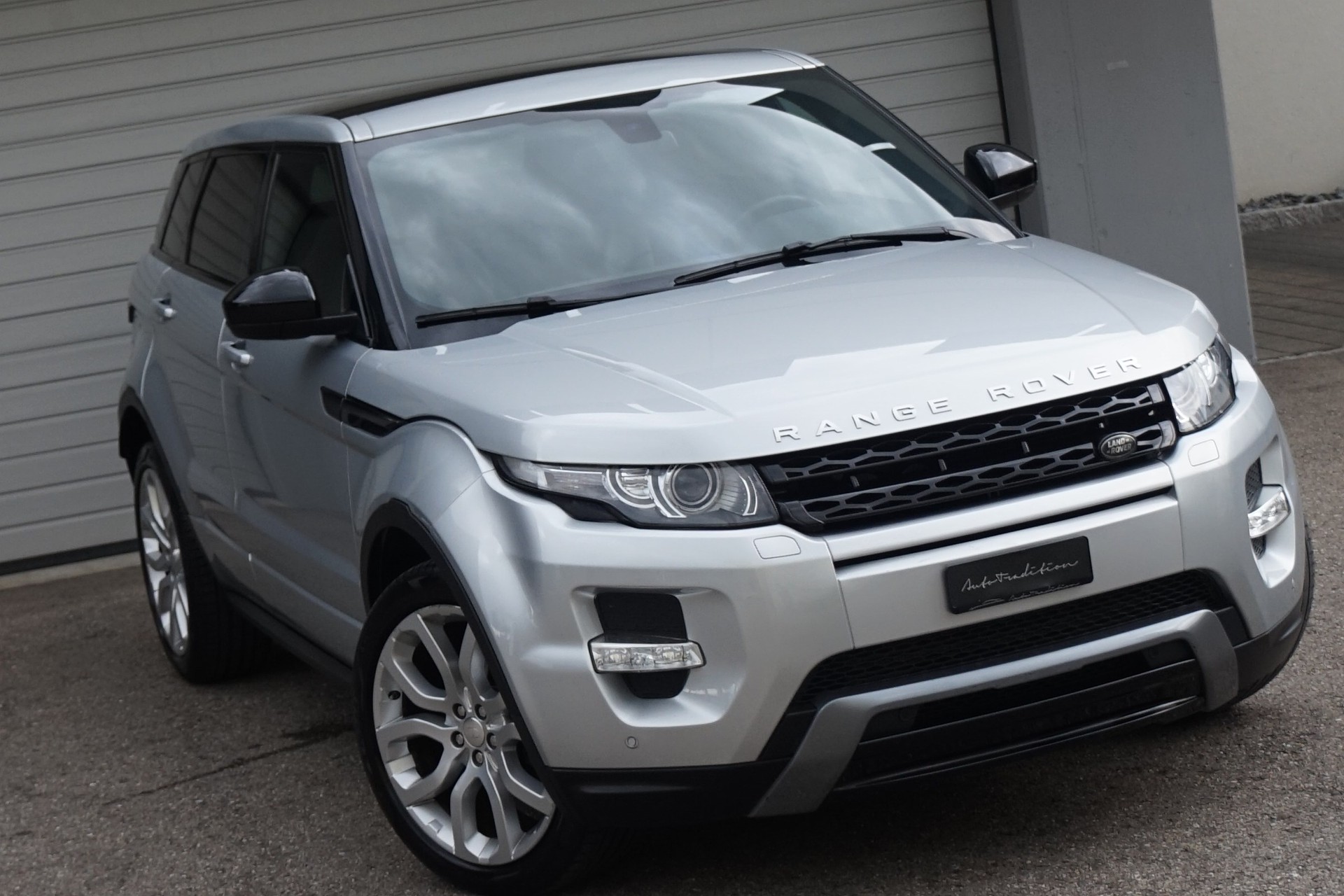 LAND ROVER Range Rover Evoque 2.2 SD4 Dynamic AT9-image-1