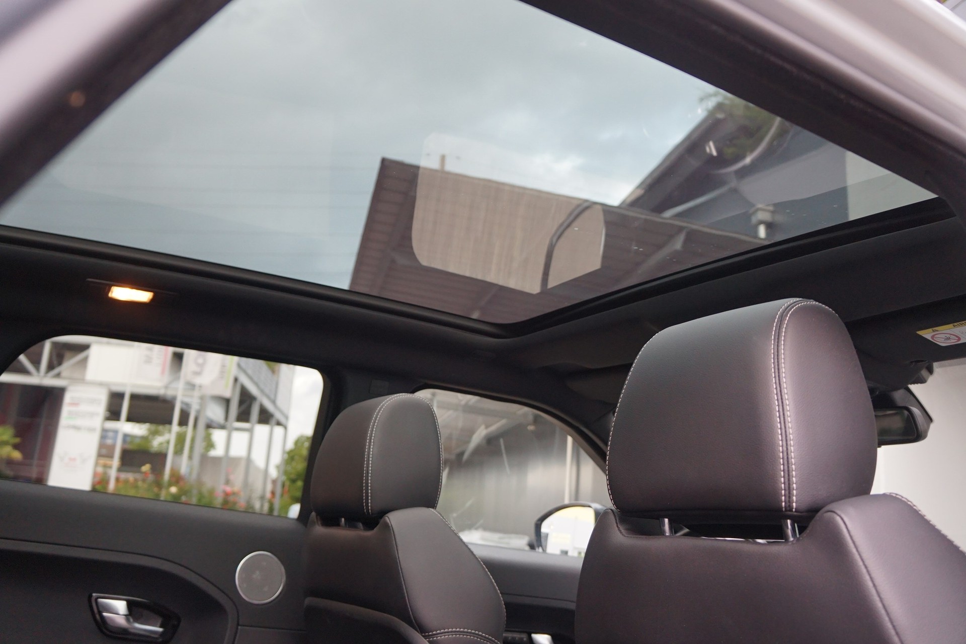 LAND ROVER Range Rover Evoque 2.2 SD4 Dynamic AT9-image-9