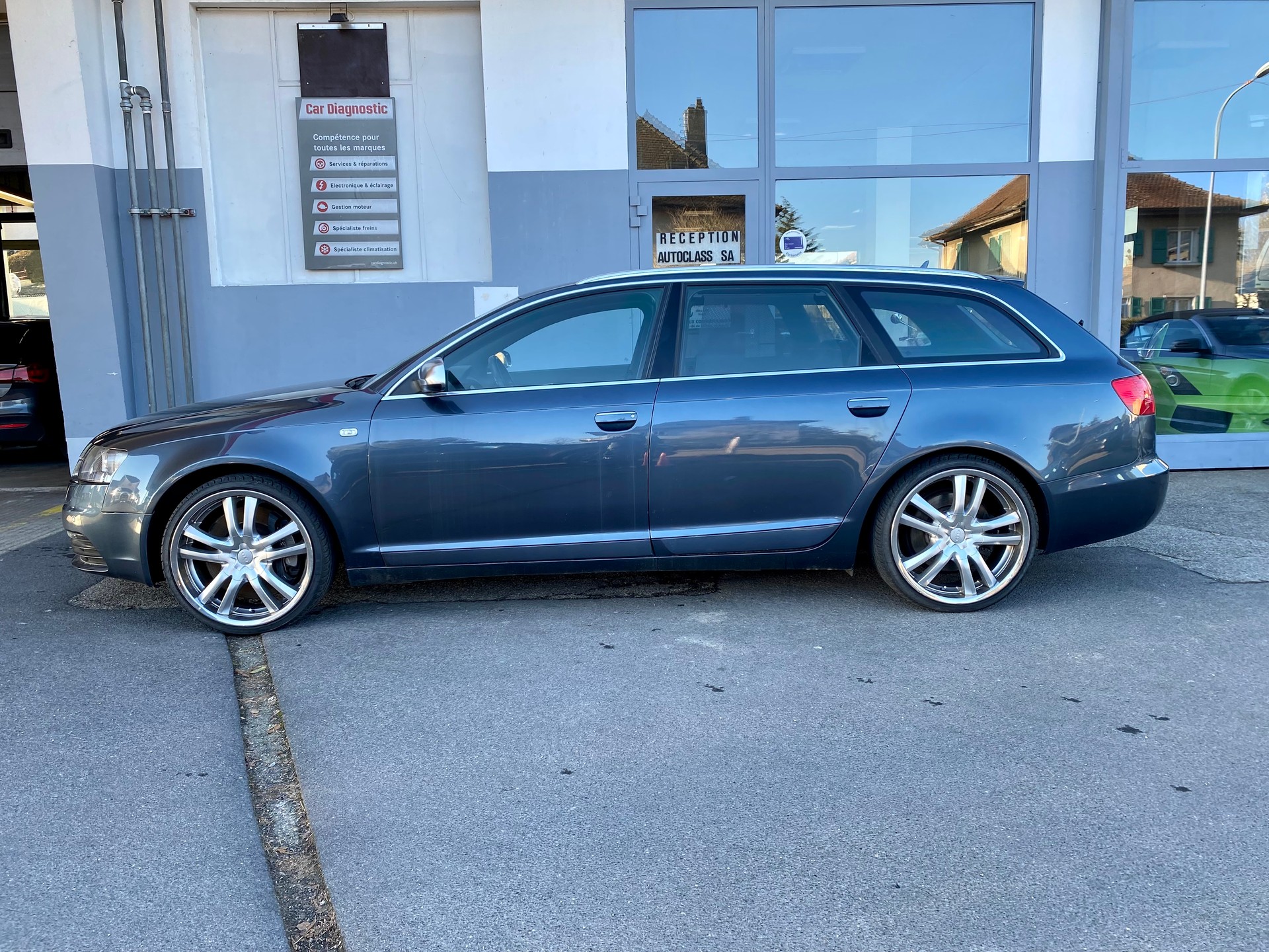 AUDI S6 Avant 5.2 V10 quattro tiptronic-showroom-element-1