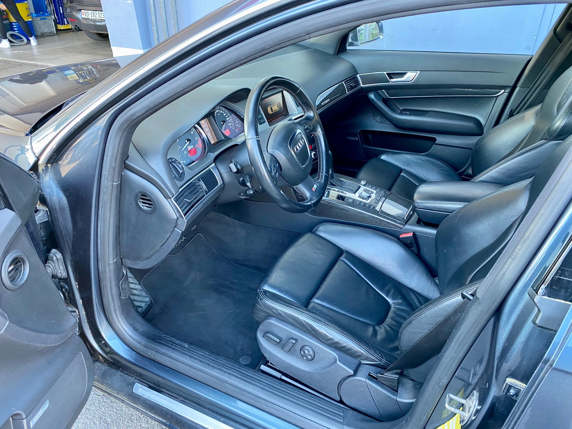 AUDI S6 Avant 5.2 V10 quattro tiptronic-image-6