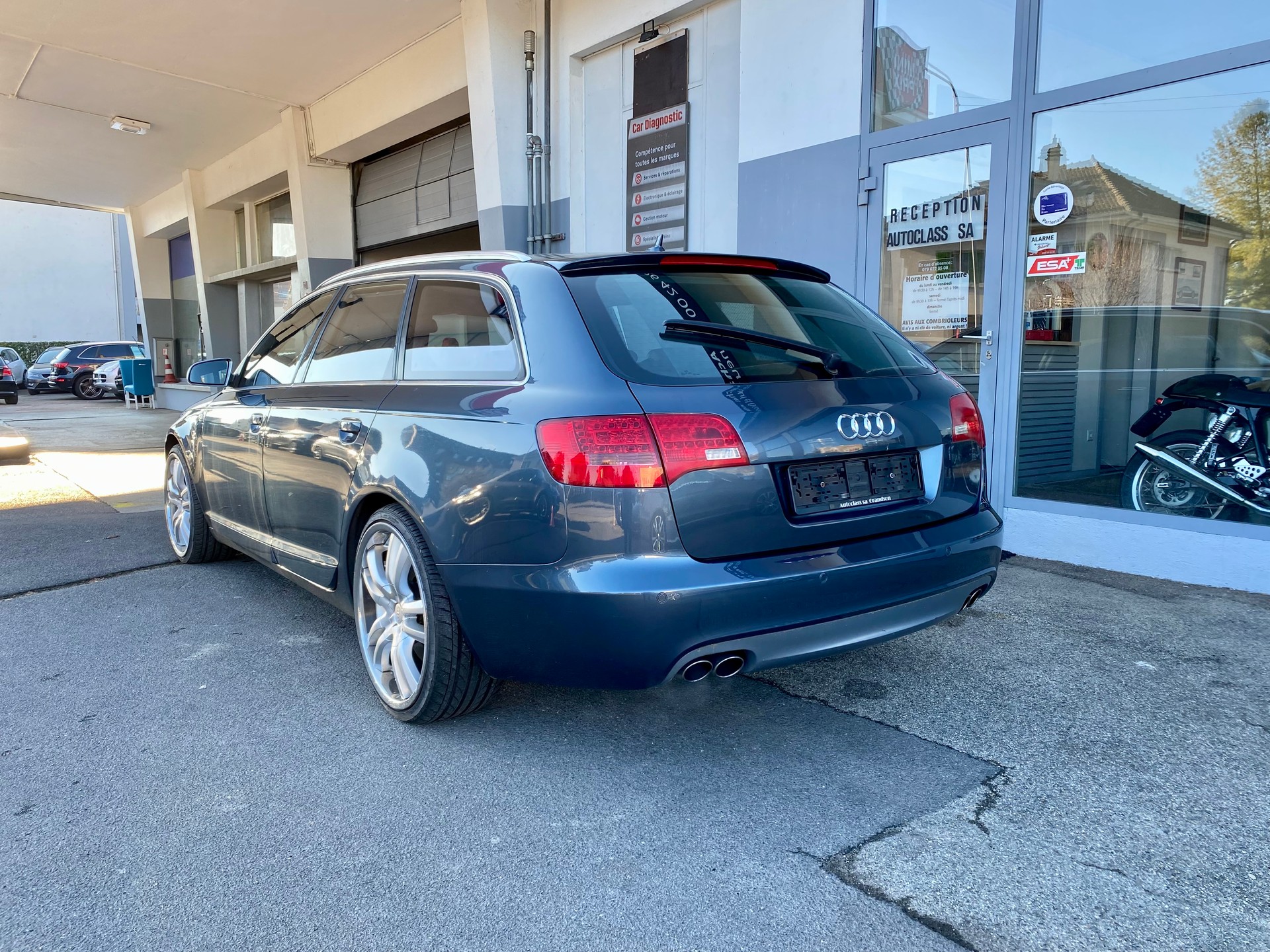 AUDI S6 Avant 5.2 V10 quattro tiptronic-showroom-element-2