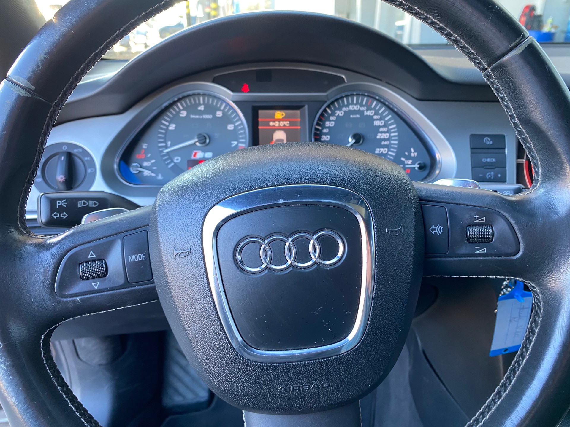 AUDI S6 Avant 5.2 V10 quattro tiptronic-image-13
