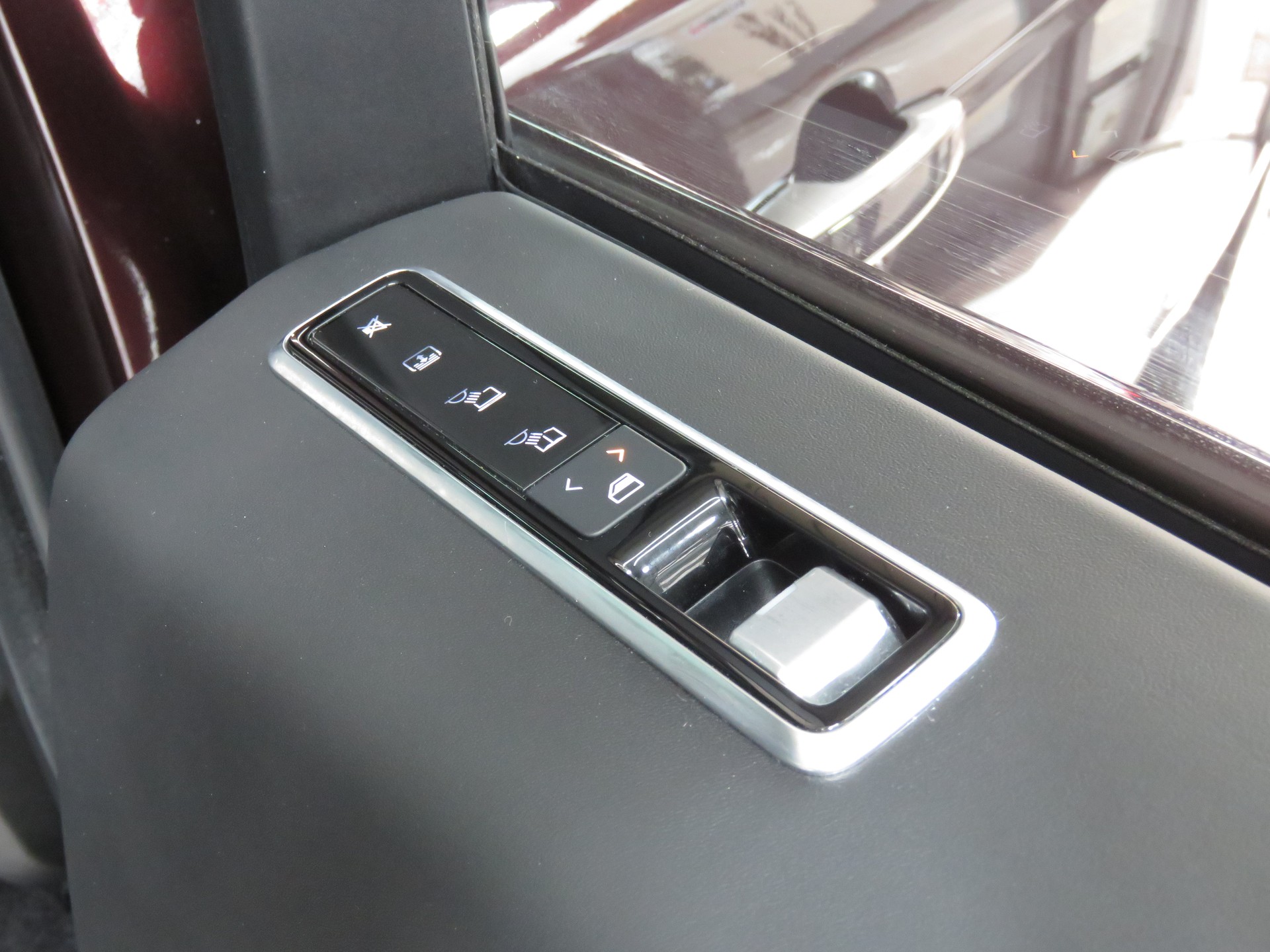 LAND ROVER Range Rover 2.0 Si4 P400e PHEV Autobiography (AHK 2.5 t, Automat)-image-14