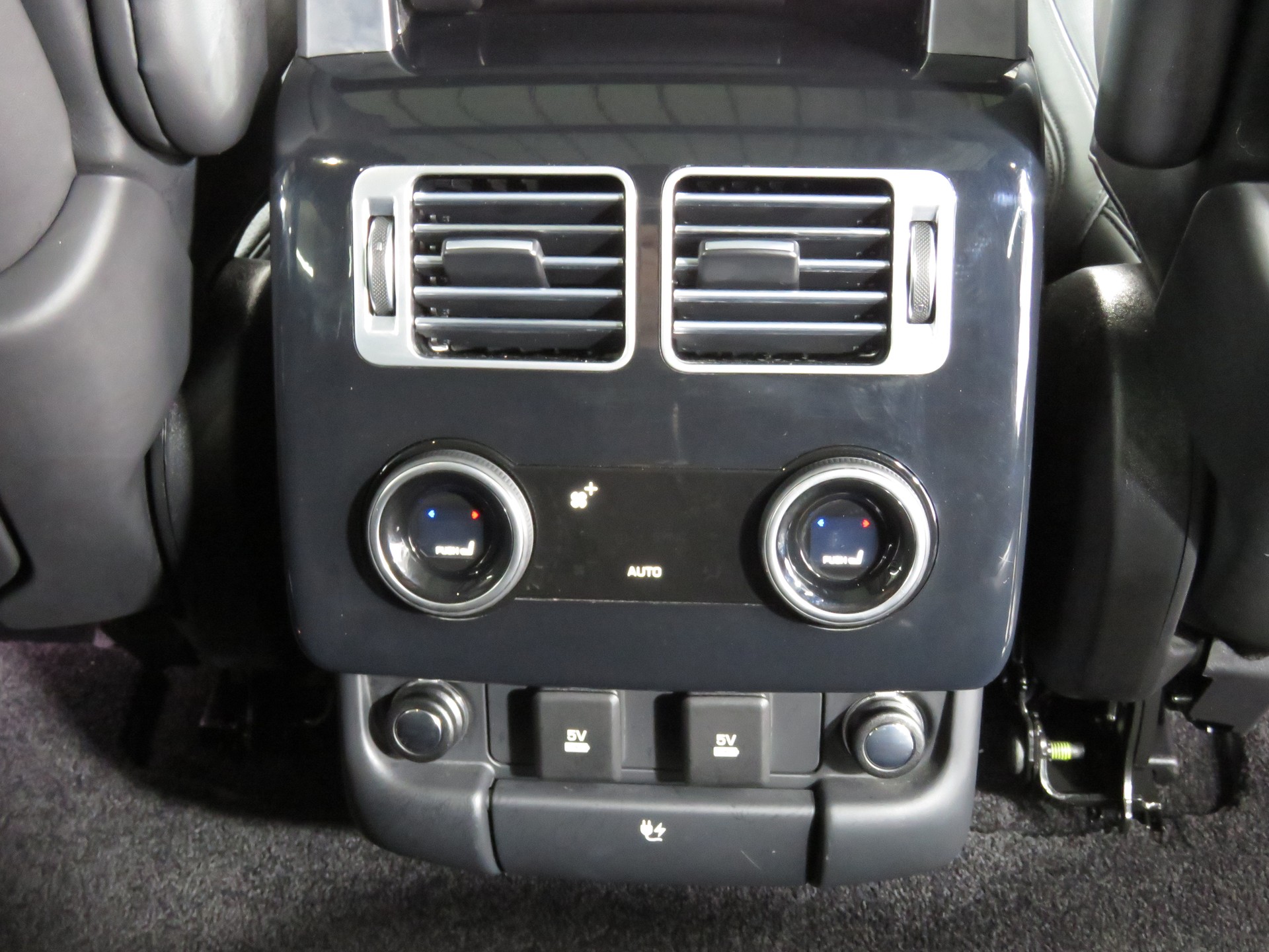 LAND ROVER Range Rover 2.0 Si4 P400e PHEV Autobiography (AHK 2.5 t, Automat)-image-15