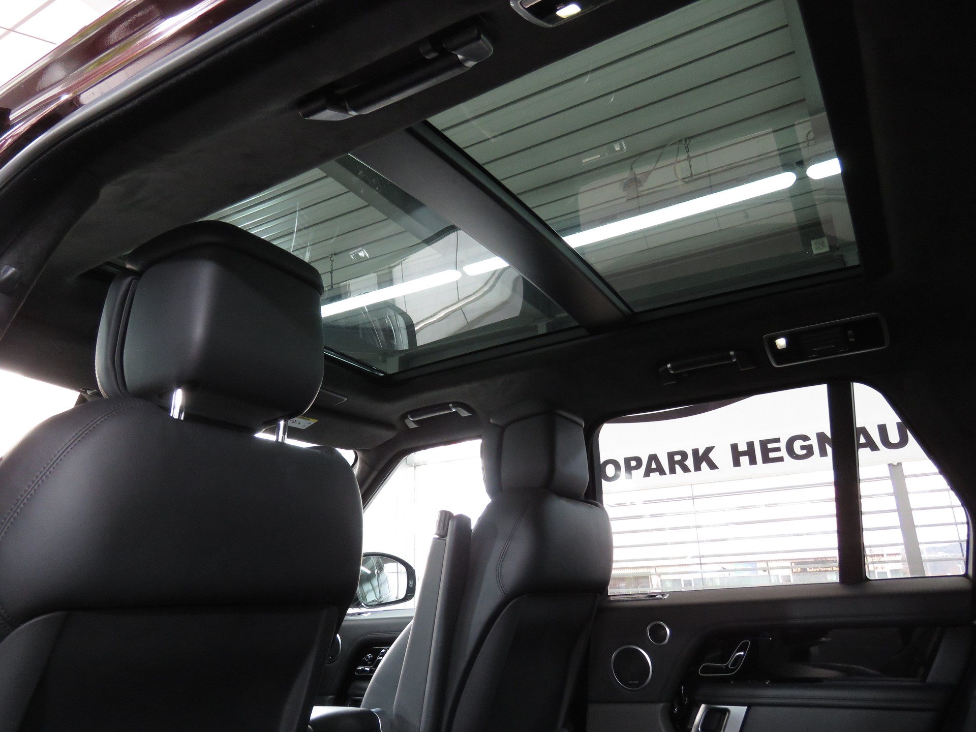LAND ROVER Range Rover 2.0 Si4 P400e PHEV Autobiography (AHK 2.5 t, Automat)-image-10