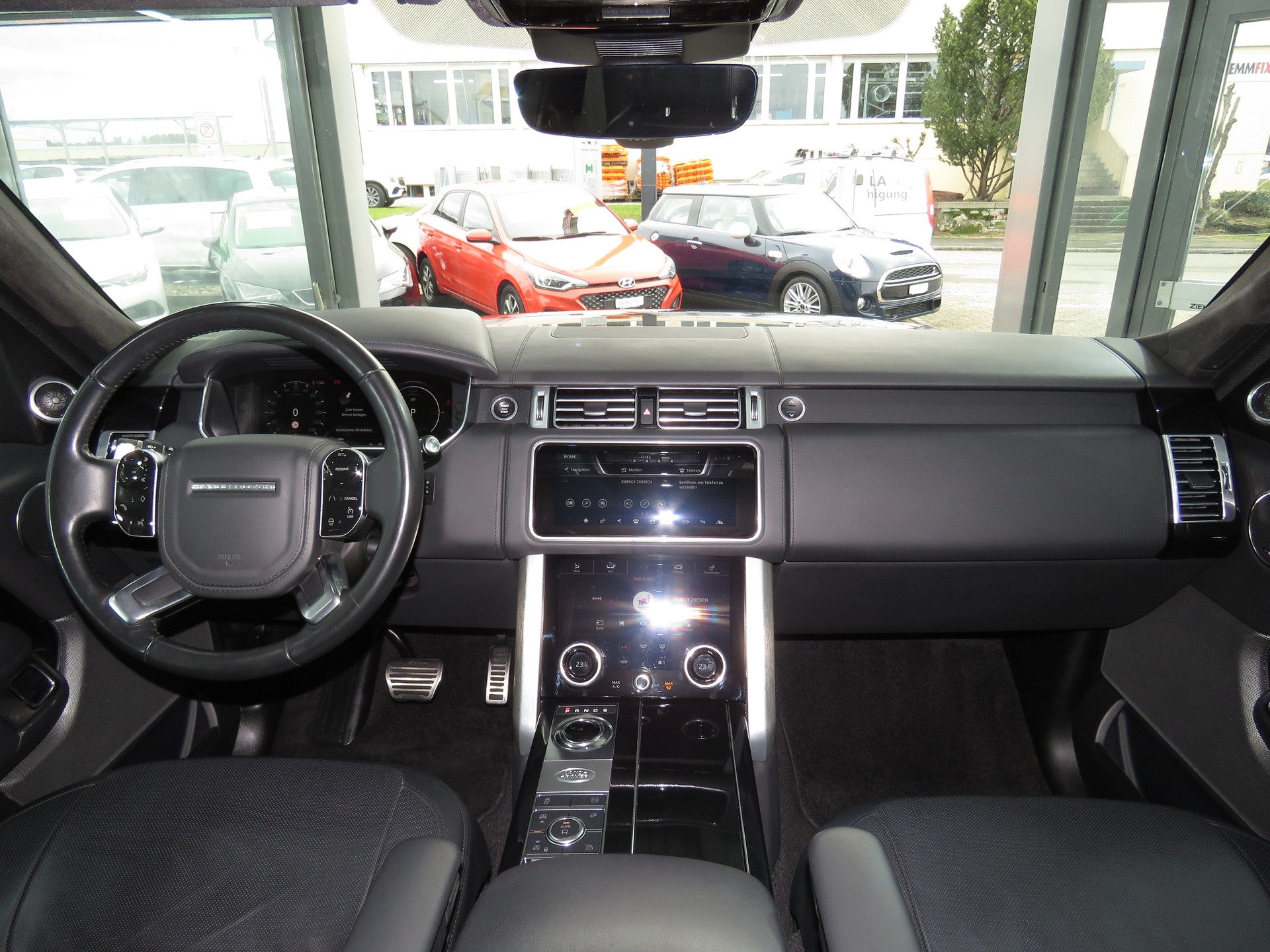 LAND ROVER Range Rover 2.0 Si4 P400e PHEV Autobiography (AHK 2.5 t, Automat)-image-16
