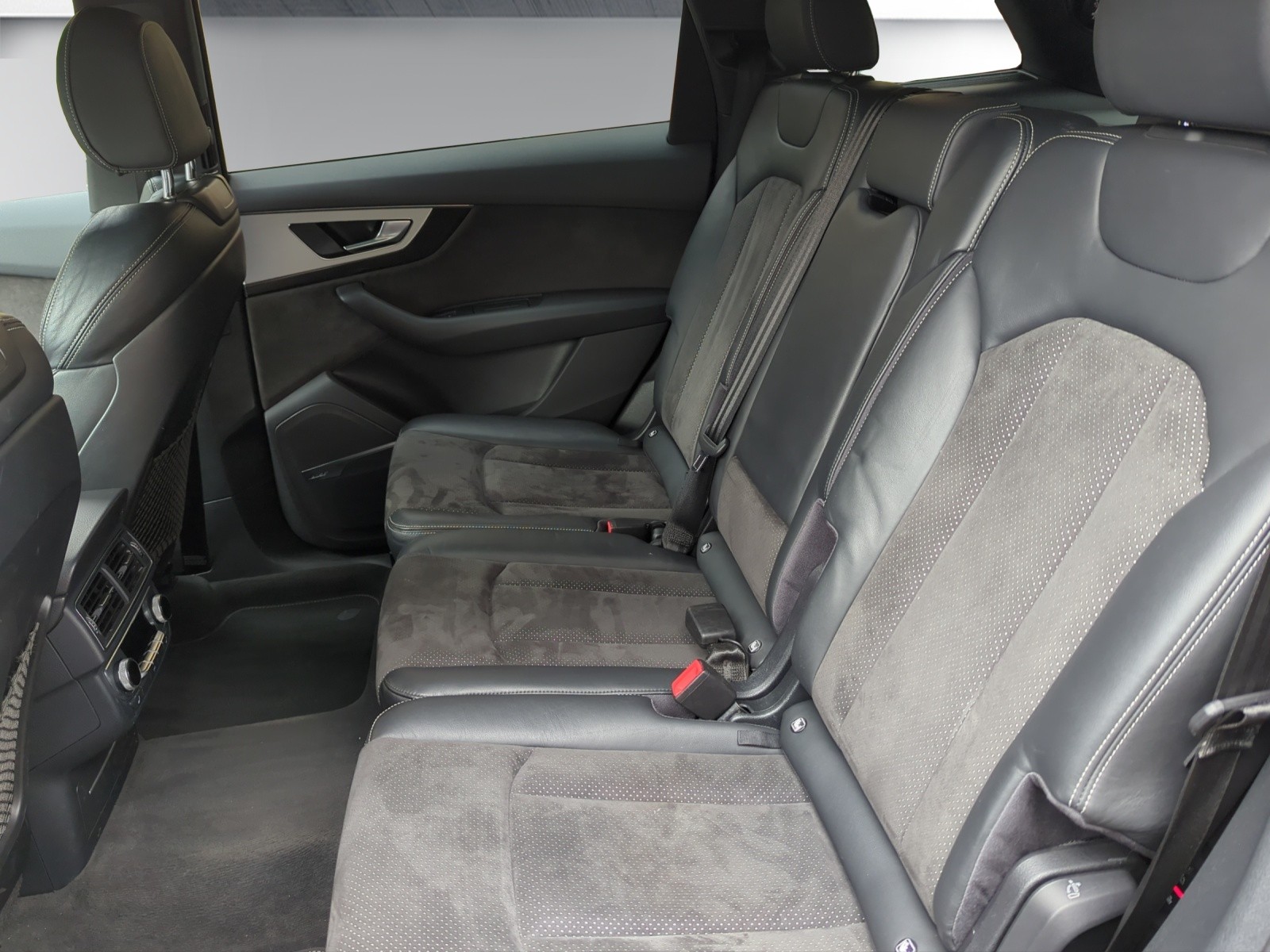 AUDI SQ7 4.0 TDI quattro tiptronic-image-16