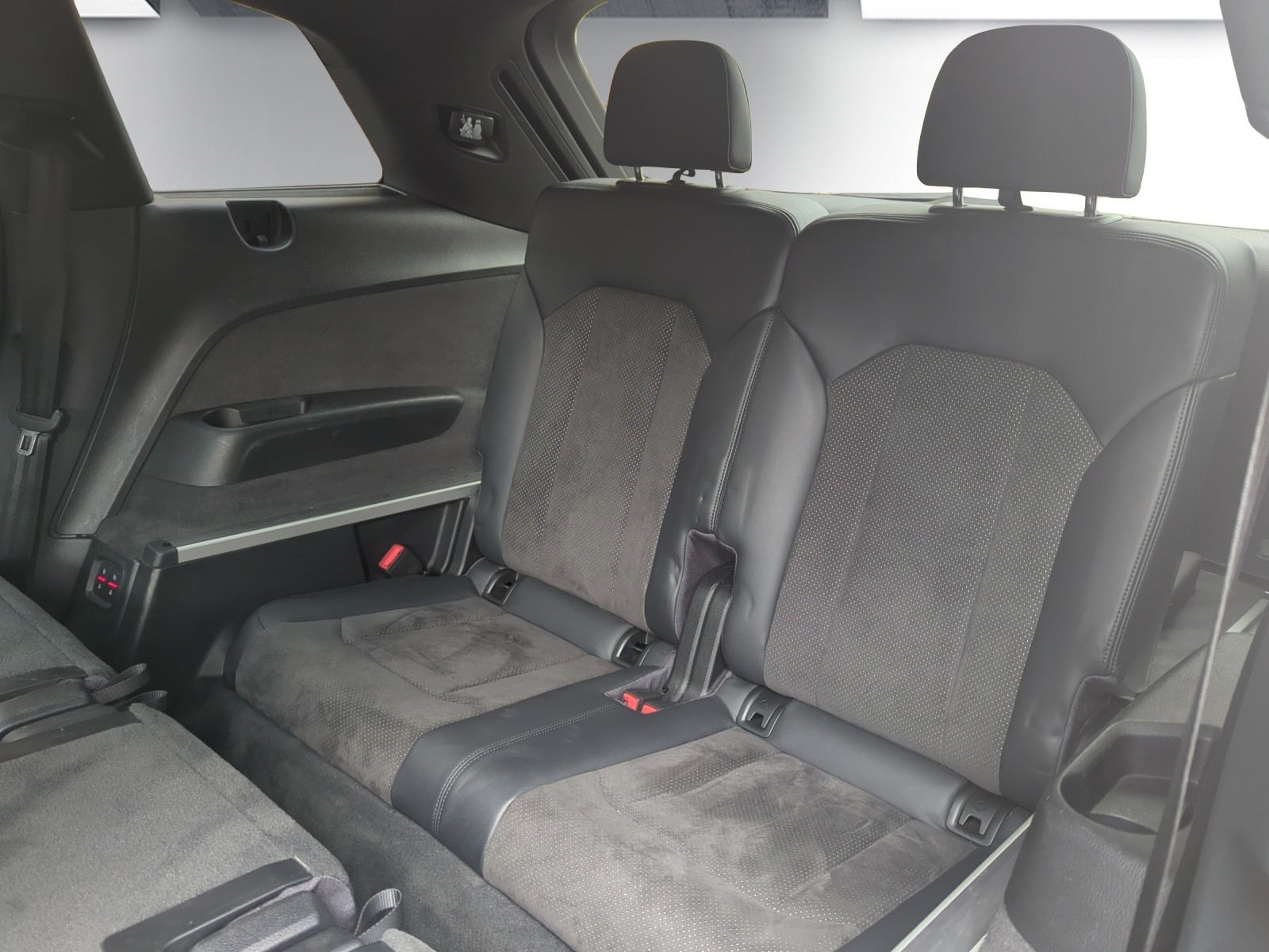 AUDI SQ7 4.0 TDI quattro tiptronic-image-18