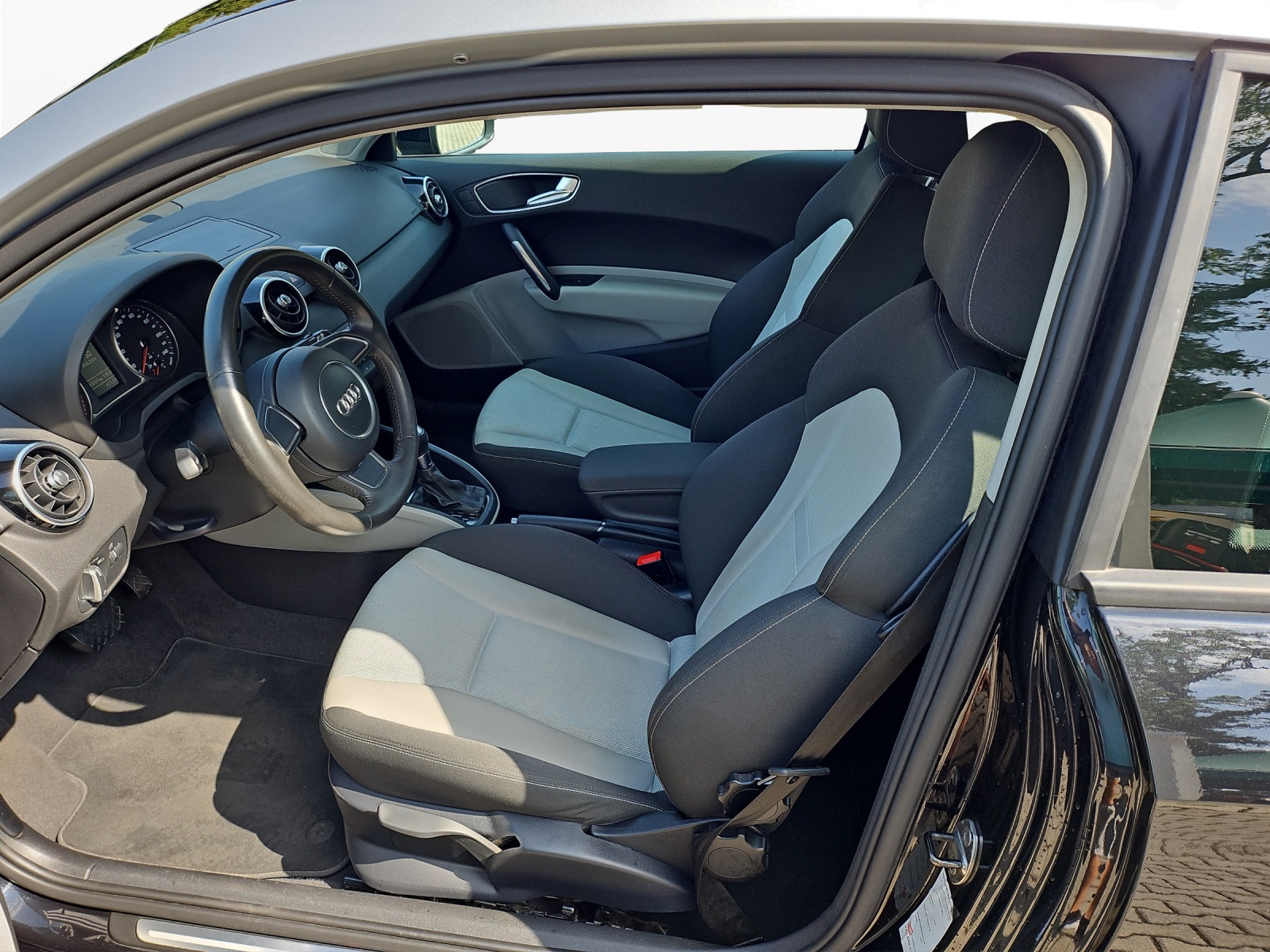 AUDI A1 1.4 TFSI S-LINE-image-11