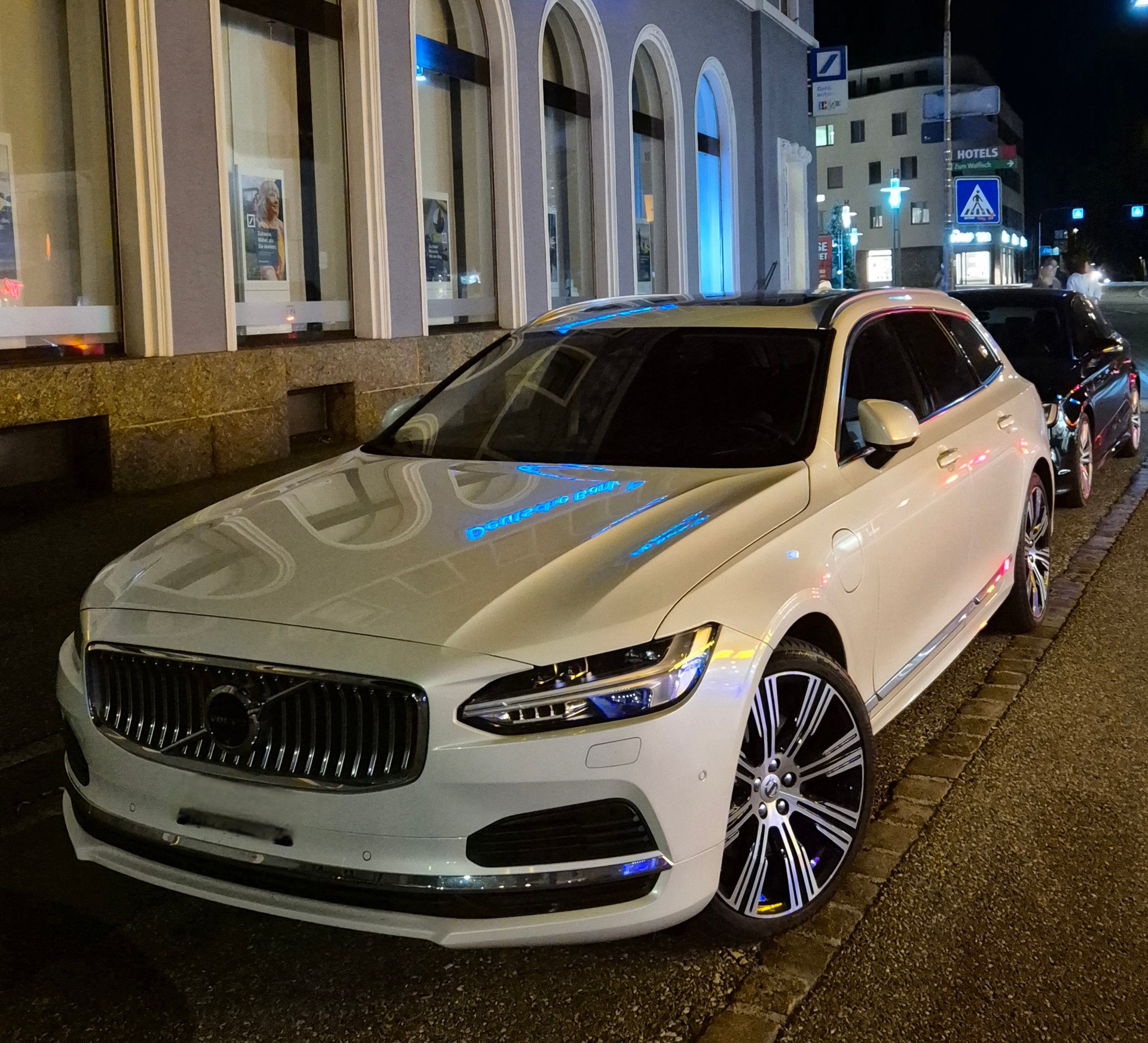 VOLVO V90 T8 eAWD Plug in Hybrid Ultra Geartronic-image-0
