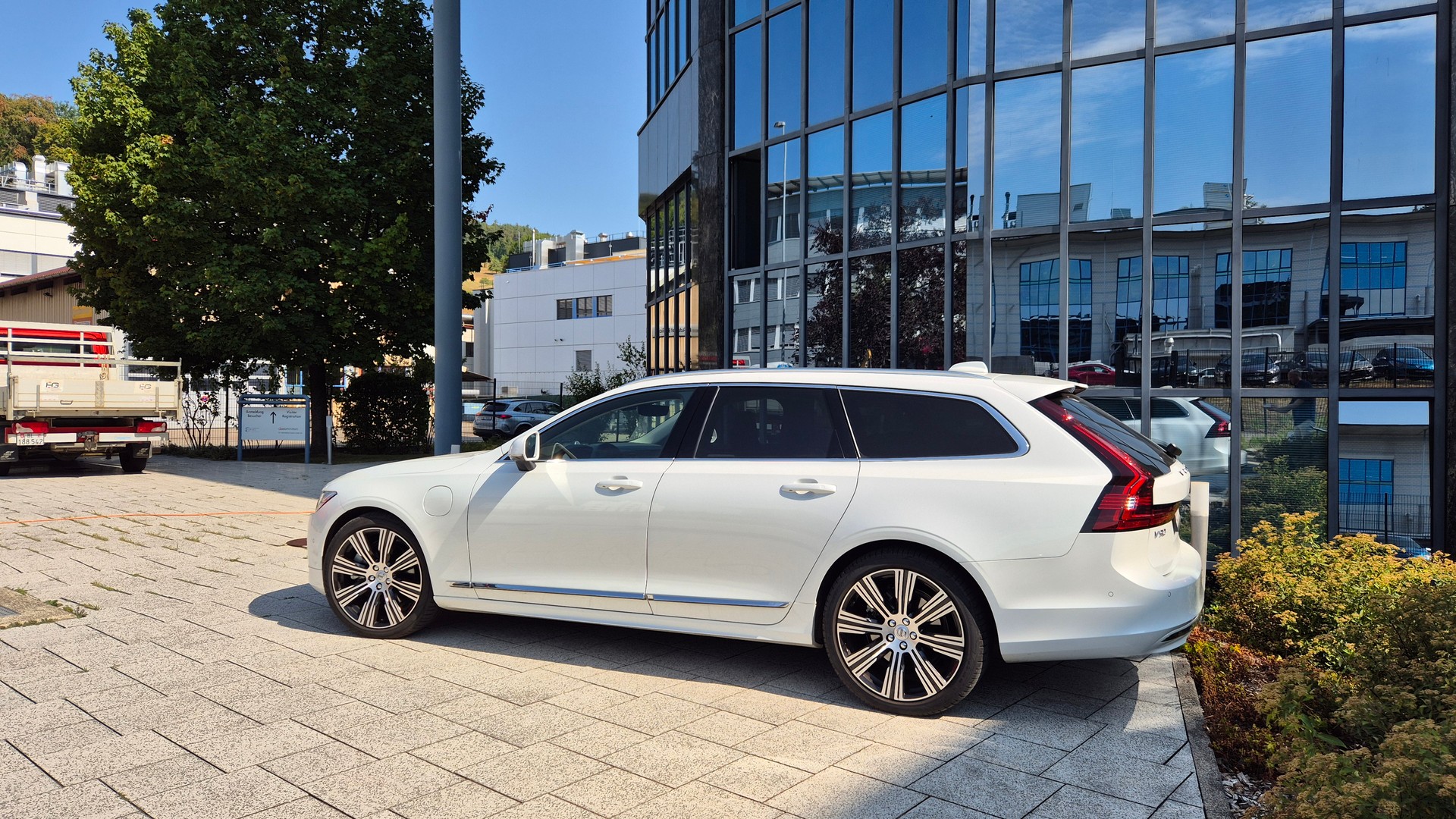 VOLVO V90 T8 eAWD Plug in Hybrid Ultra Geartronic-image-0
