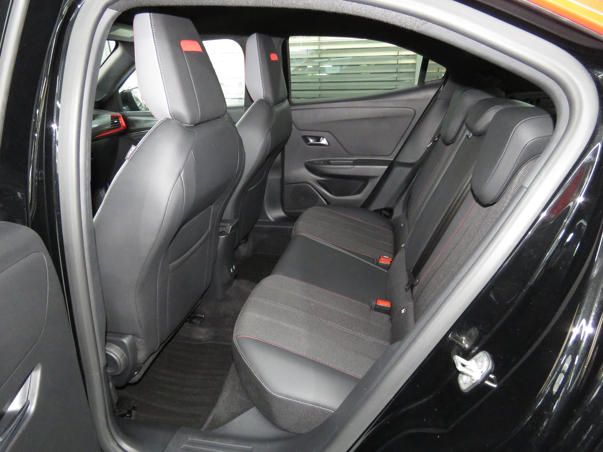 OPEL Mokka 1.2 Direct Injection Turbo GS Automat-image-8