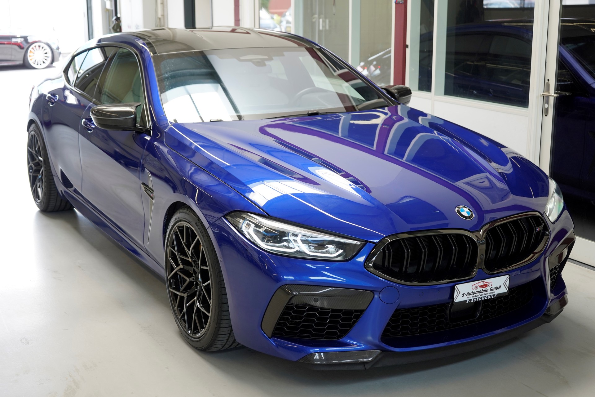 BMW M8 xDrive M Competition Steptronic-image-9