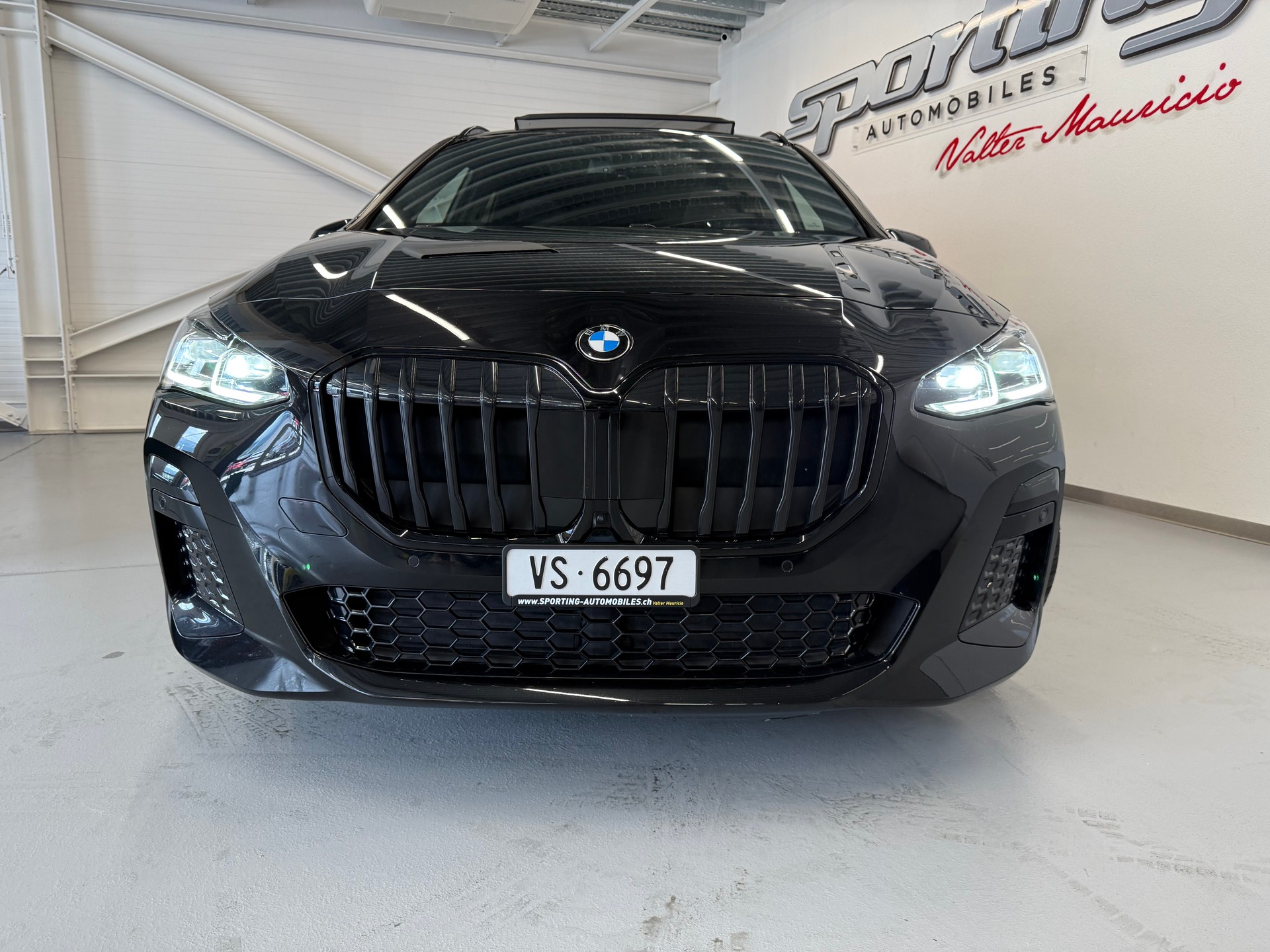 BMW 220i Active Tourer M Sport DKG CH Auto Fulls black Fulls options-image-4