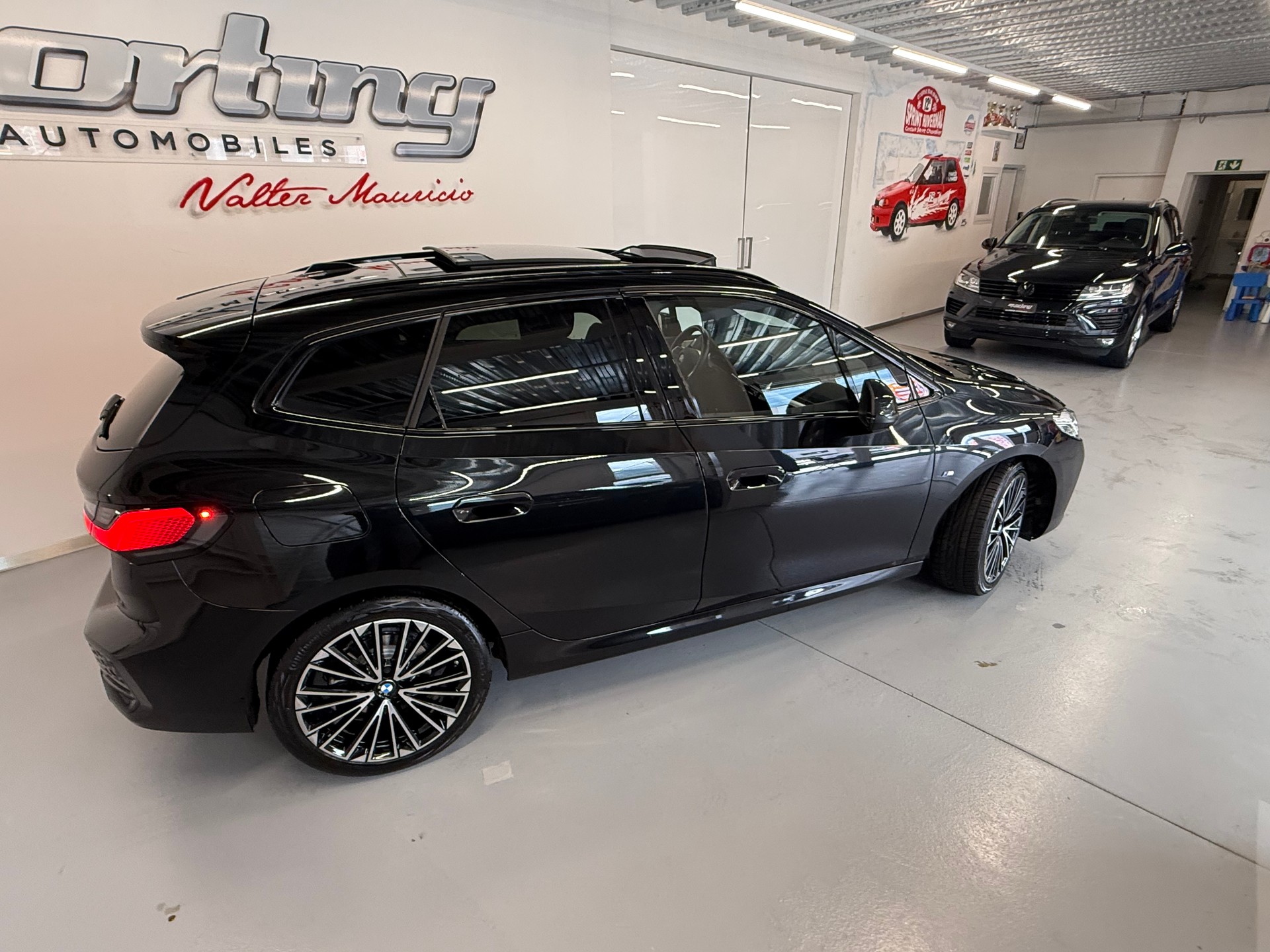 BMW 220i Active Tourer M Sport DKG CH Auto Fulls black Fulls options-image-7