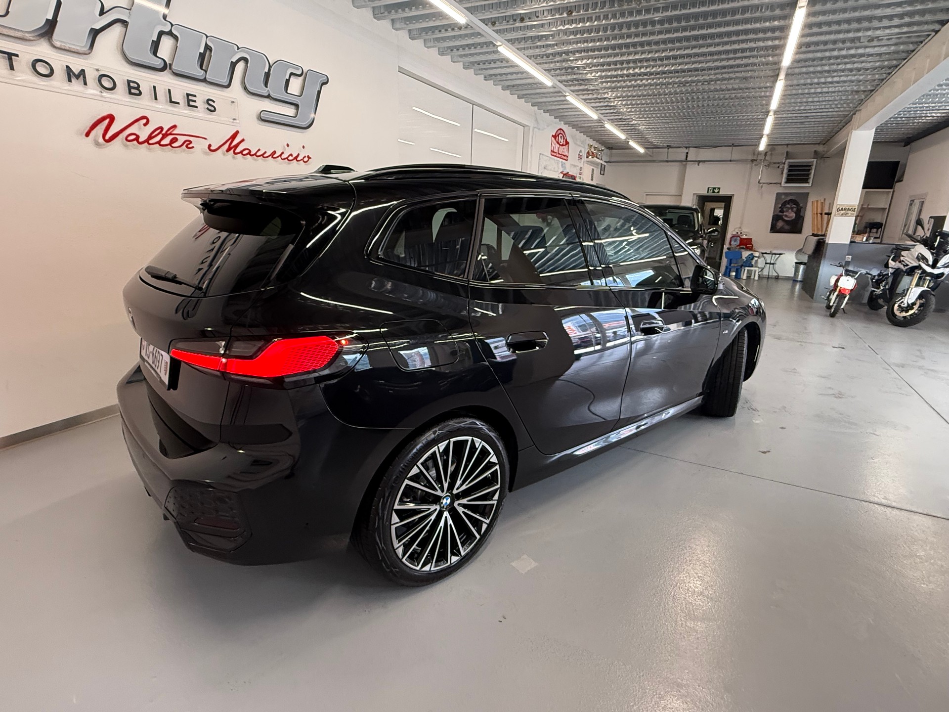BMW 220i Active Tourer M Sport DKG CH Auto Fulls black Fulls options-image-6