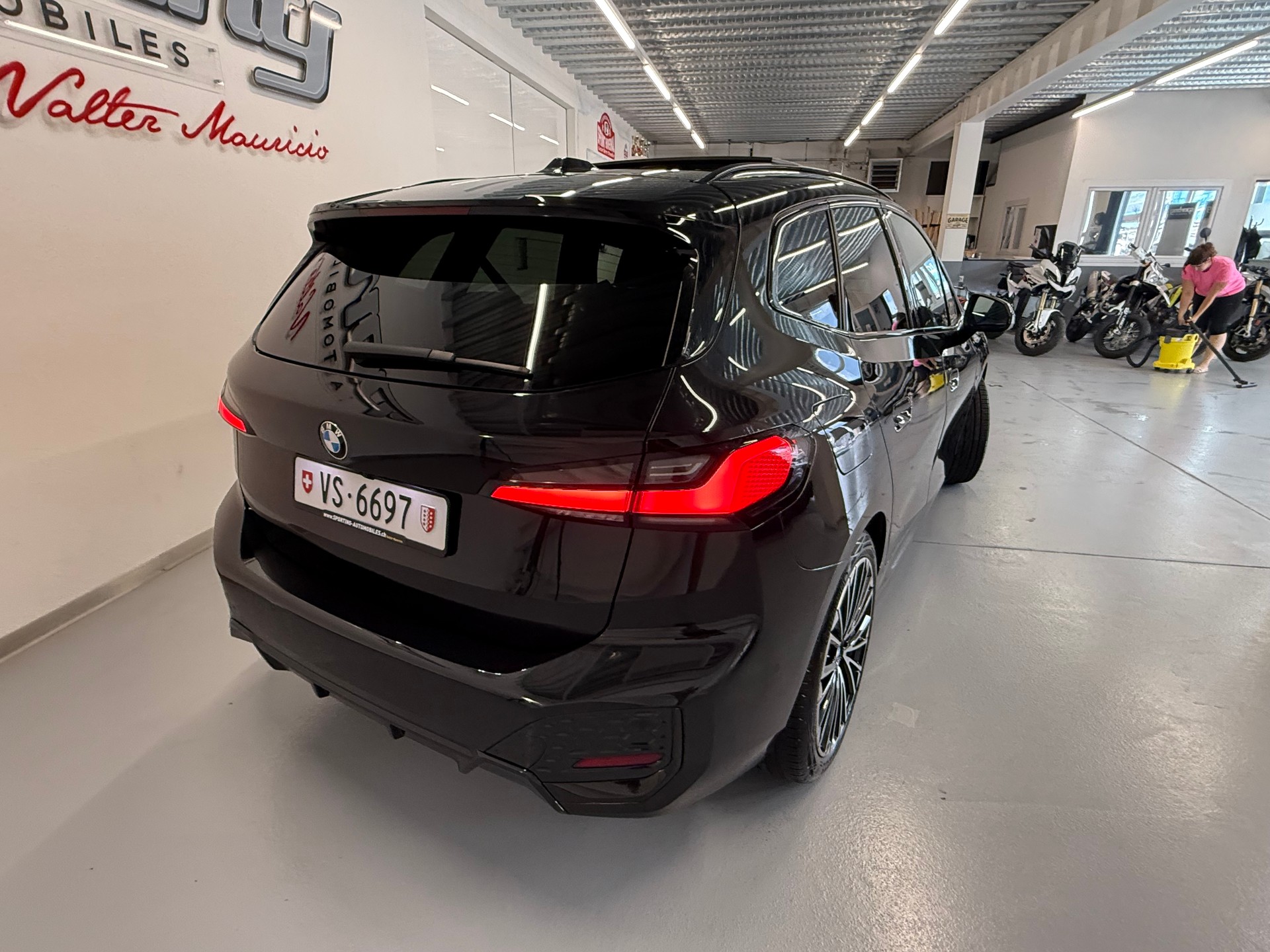 BMW 220i Active Tourer M Sport DKG CH Auto Fulls black Fulls options-image-8