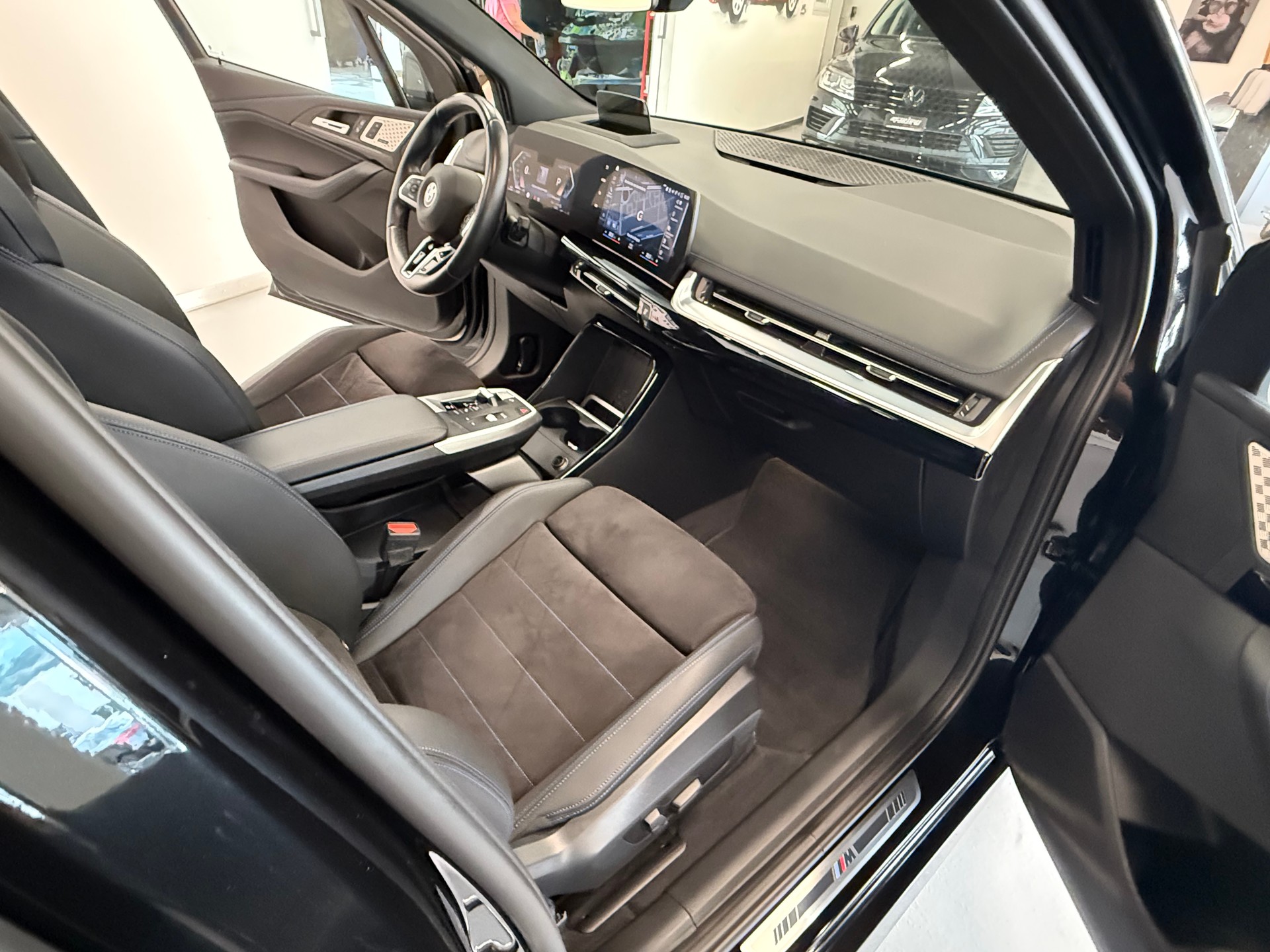 BMW 220i Active Tourer M Sport DKG CH Auto Fulls black Fulls options-image-19