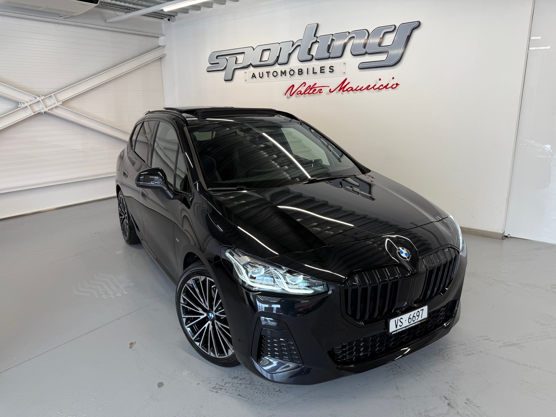 BMW 220i Active Tourer M Sport DKG CH Auto Fulls black Fulls options-image-0