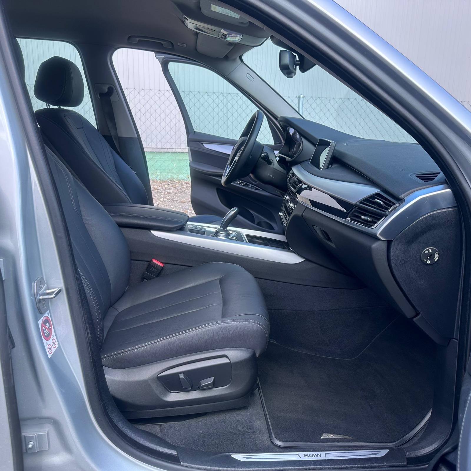 BMW X5 xDrive 25d Steptronic-image-17