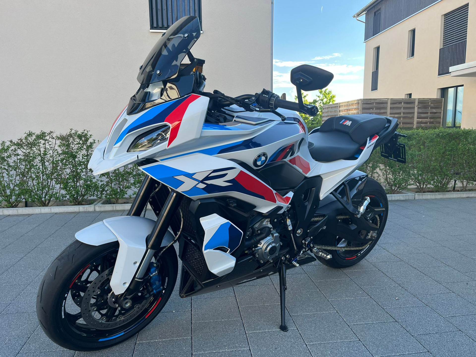 BMW M 1000 XR-showroom-element-2