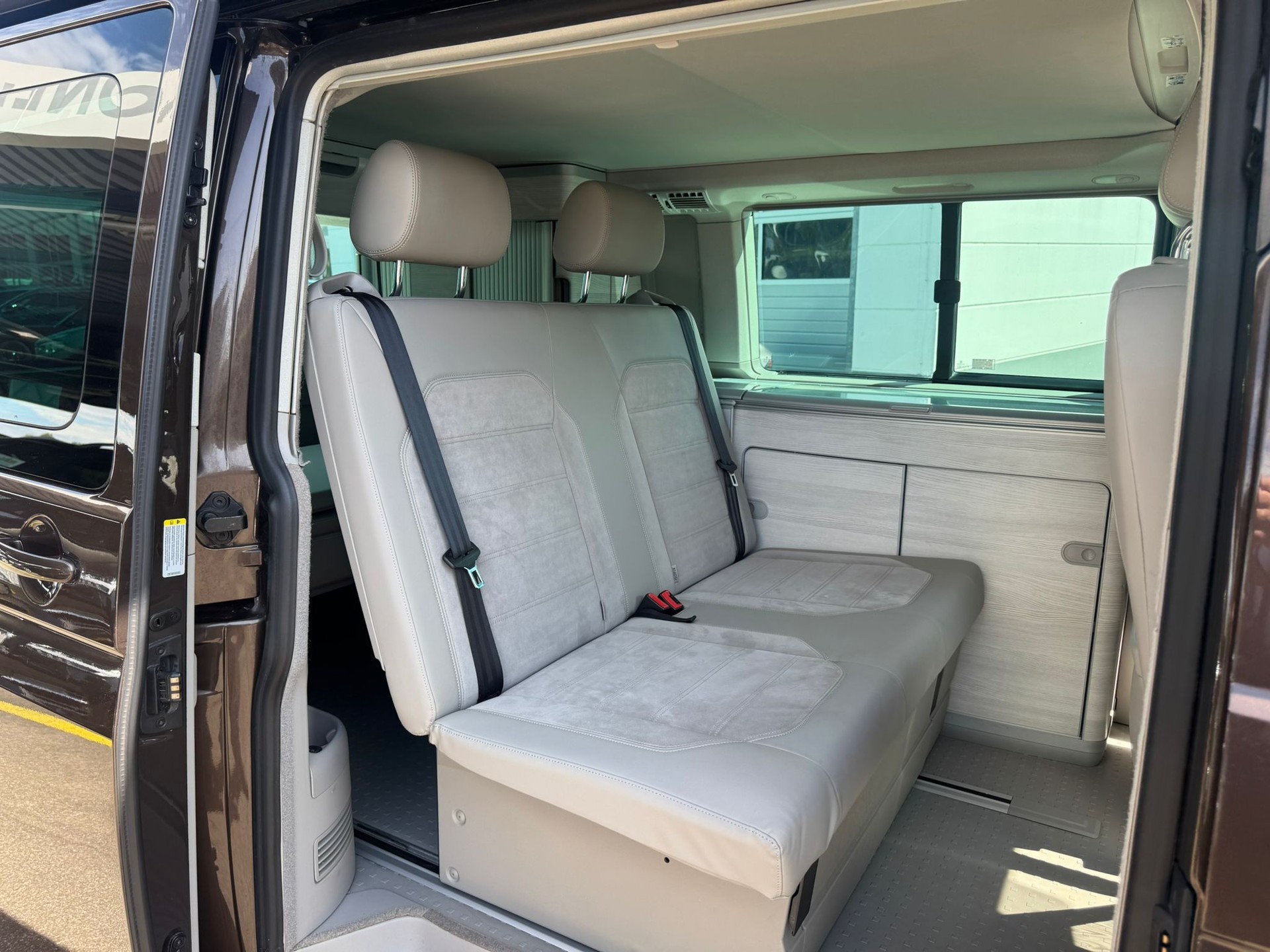 VW T6 California 2.0 Bi-TDI Ocean 4Motion DSG-image-10