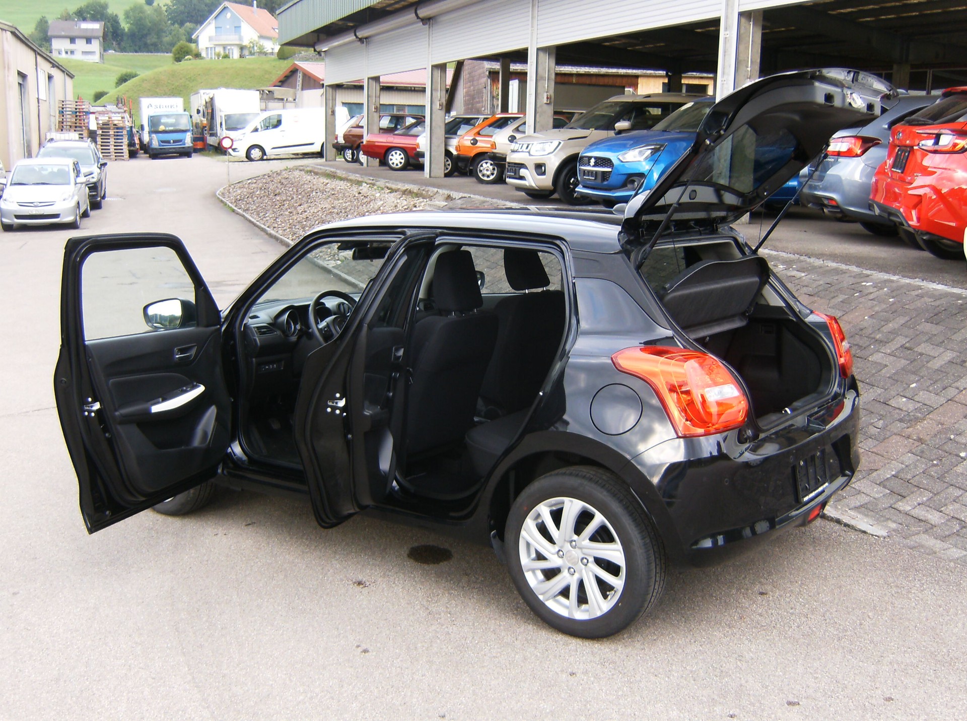 SUZUKI Swift 1.2 Compact + 4x4 Hybrid-image-4