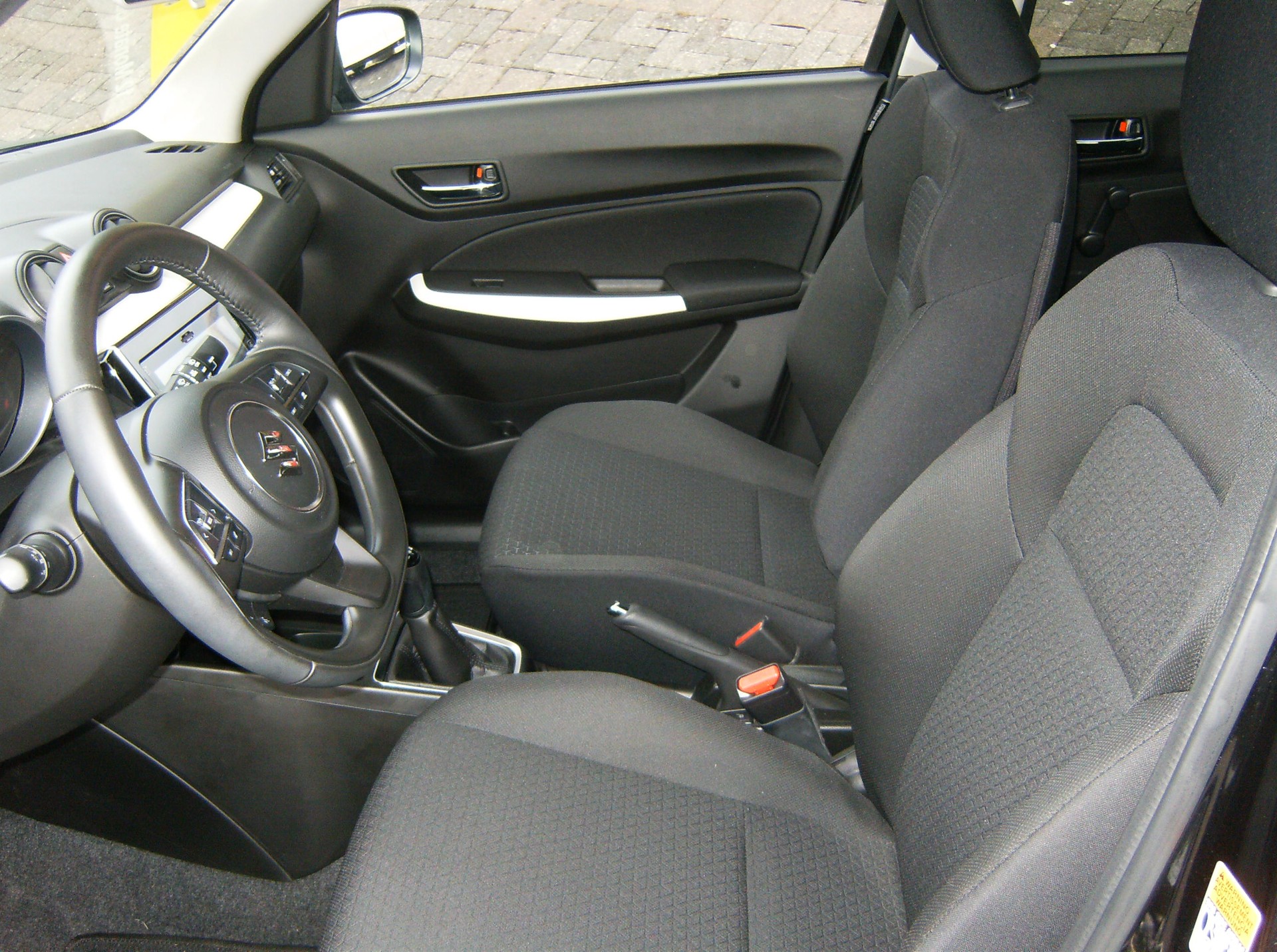 SUZUKI Swift 1.2 Compact + 4x4 Hybrid-image-6