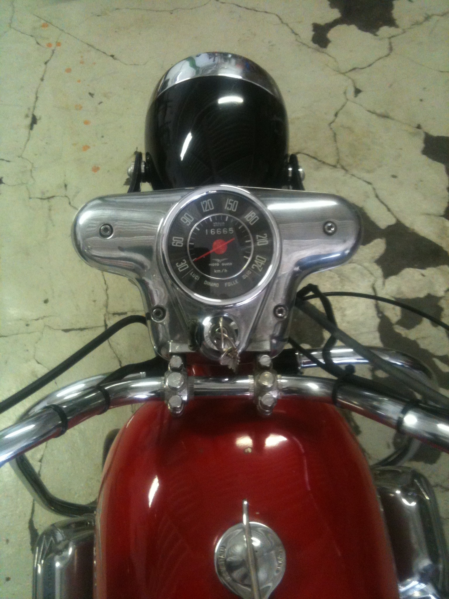 MOTO GUZZI V7-image-2