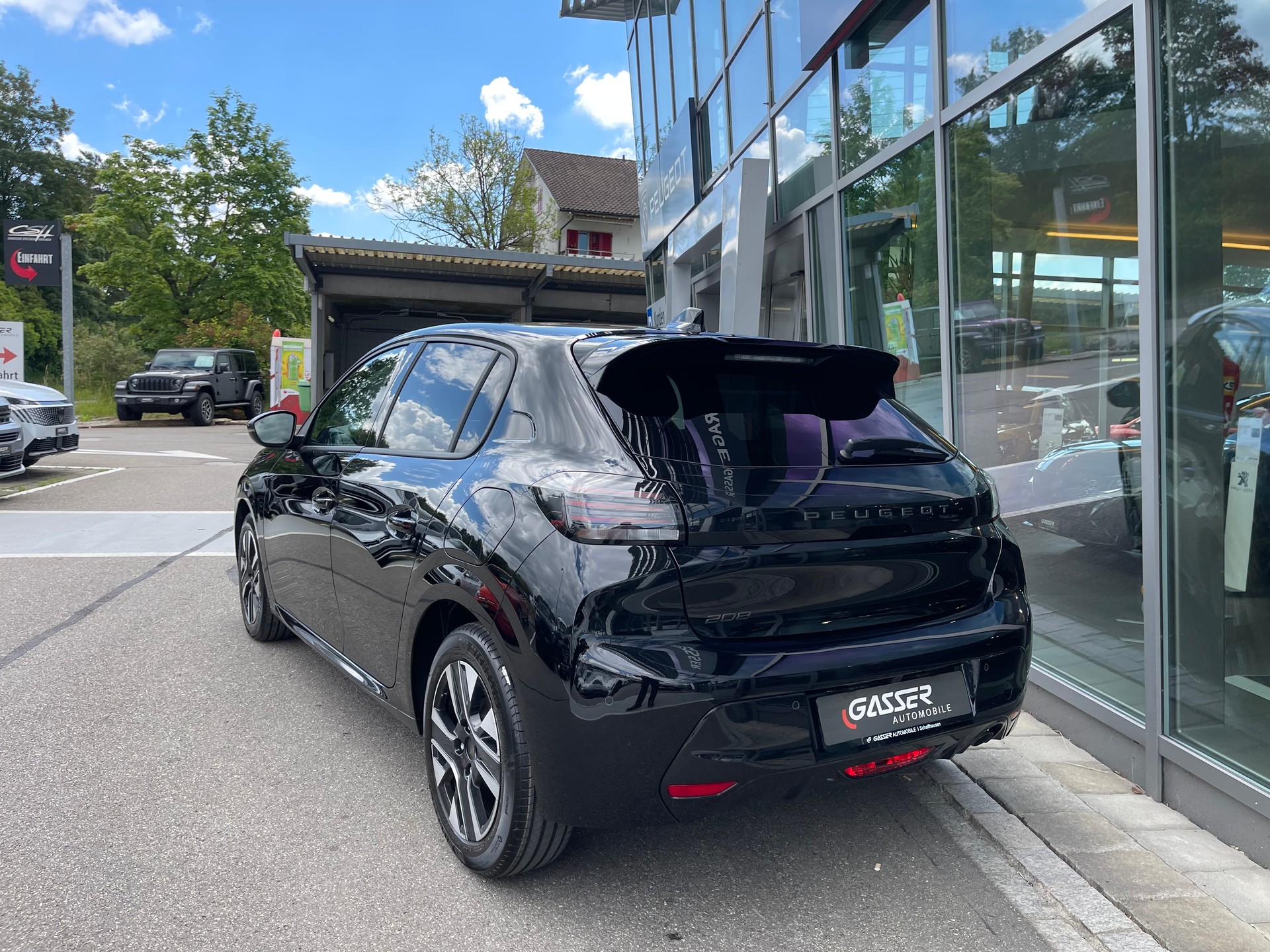 PEUGEOT 208 1.2 MHEV 110 Allure Premium-image-3