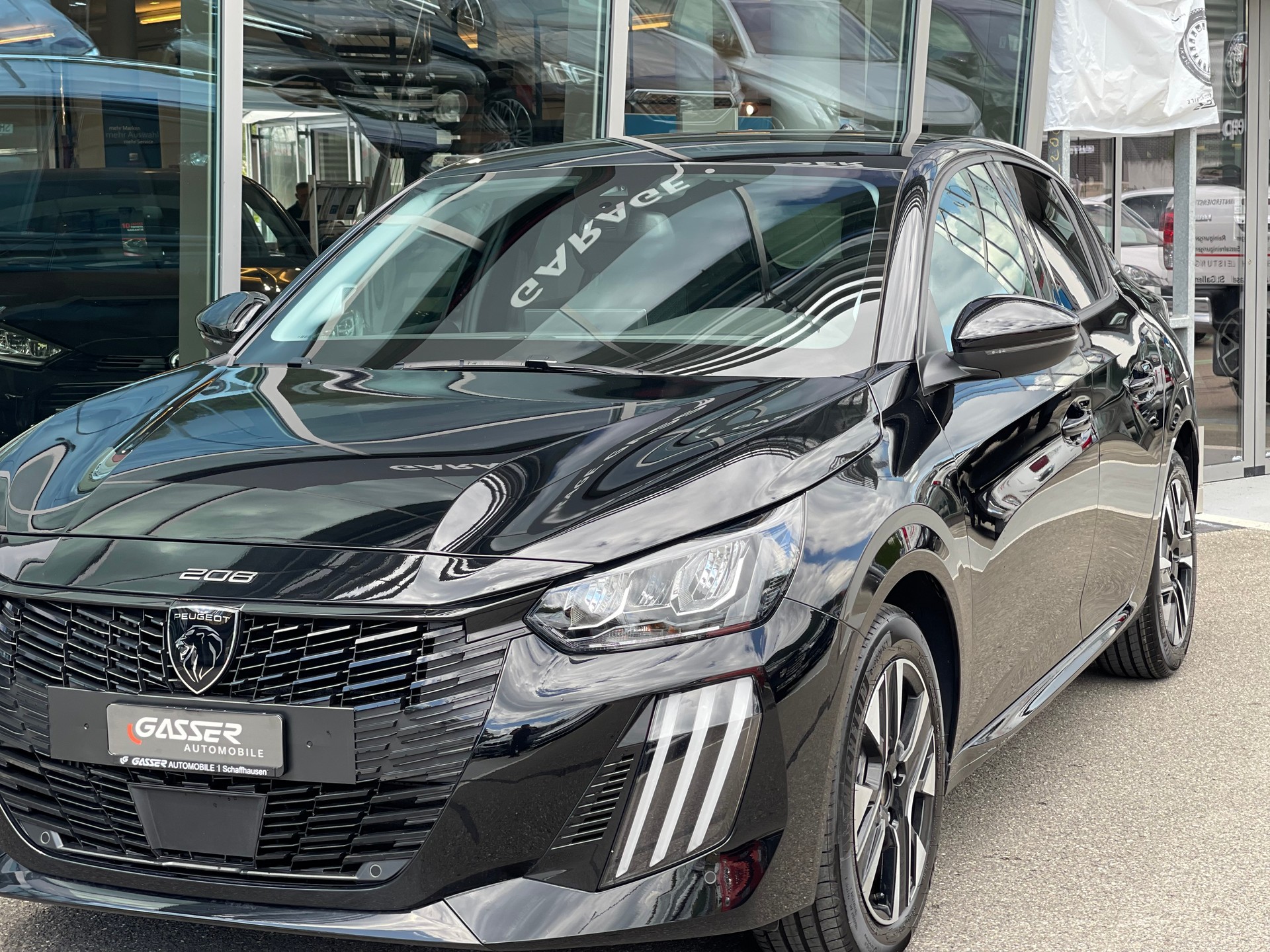 PEUGEOT 208 1.2 MHEV 110 Allure Premium-image-1