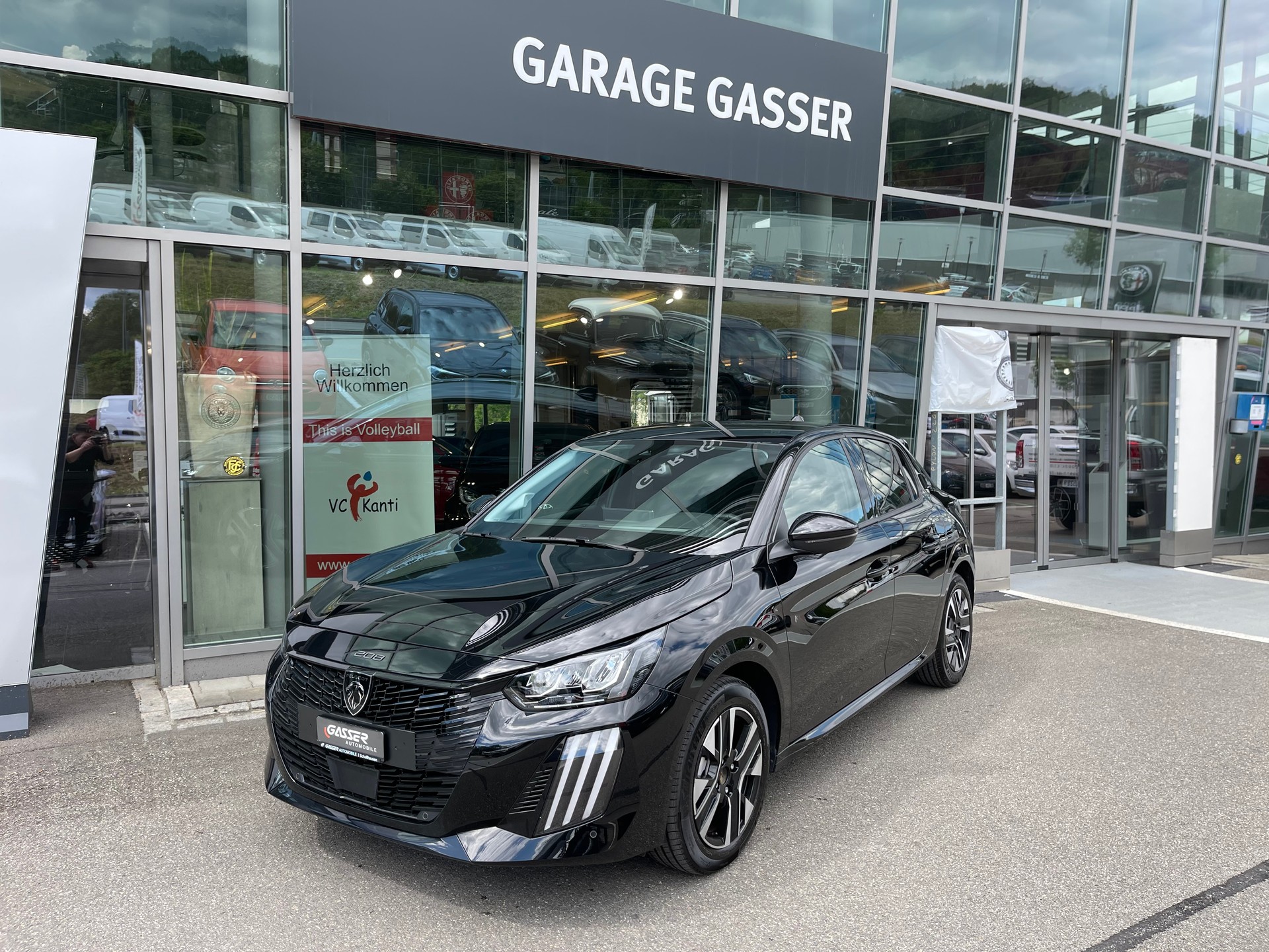 PEUGEOT 208 1.2 MHEV 110 Allure Premium-image-0