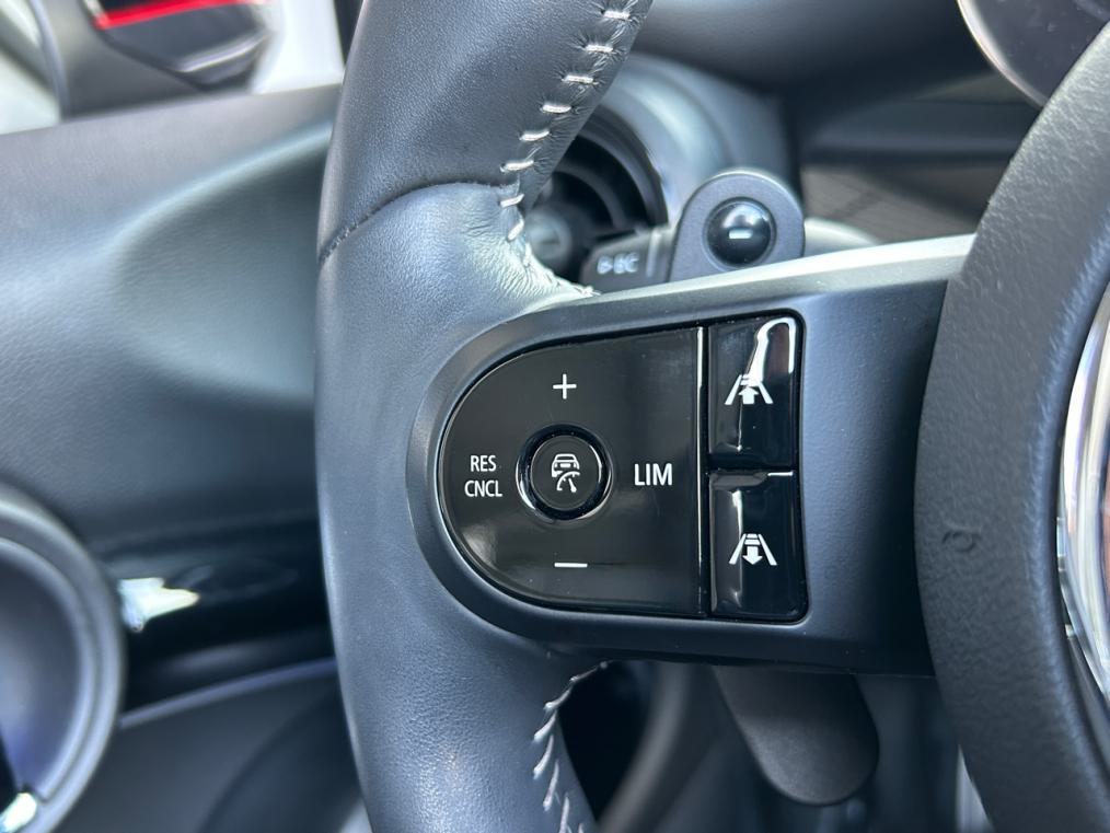 MINI Cooper John Cooper Works Cabriolet Steptronic-image-6