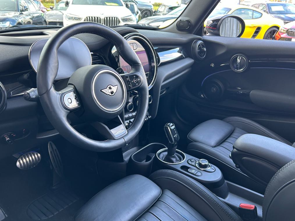 MINI Cooper John Cooper Works Cabriolet Steptronic-image-5