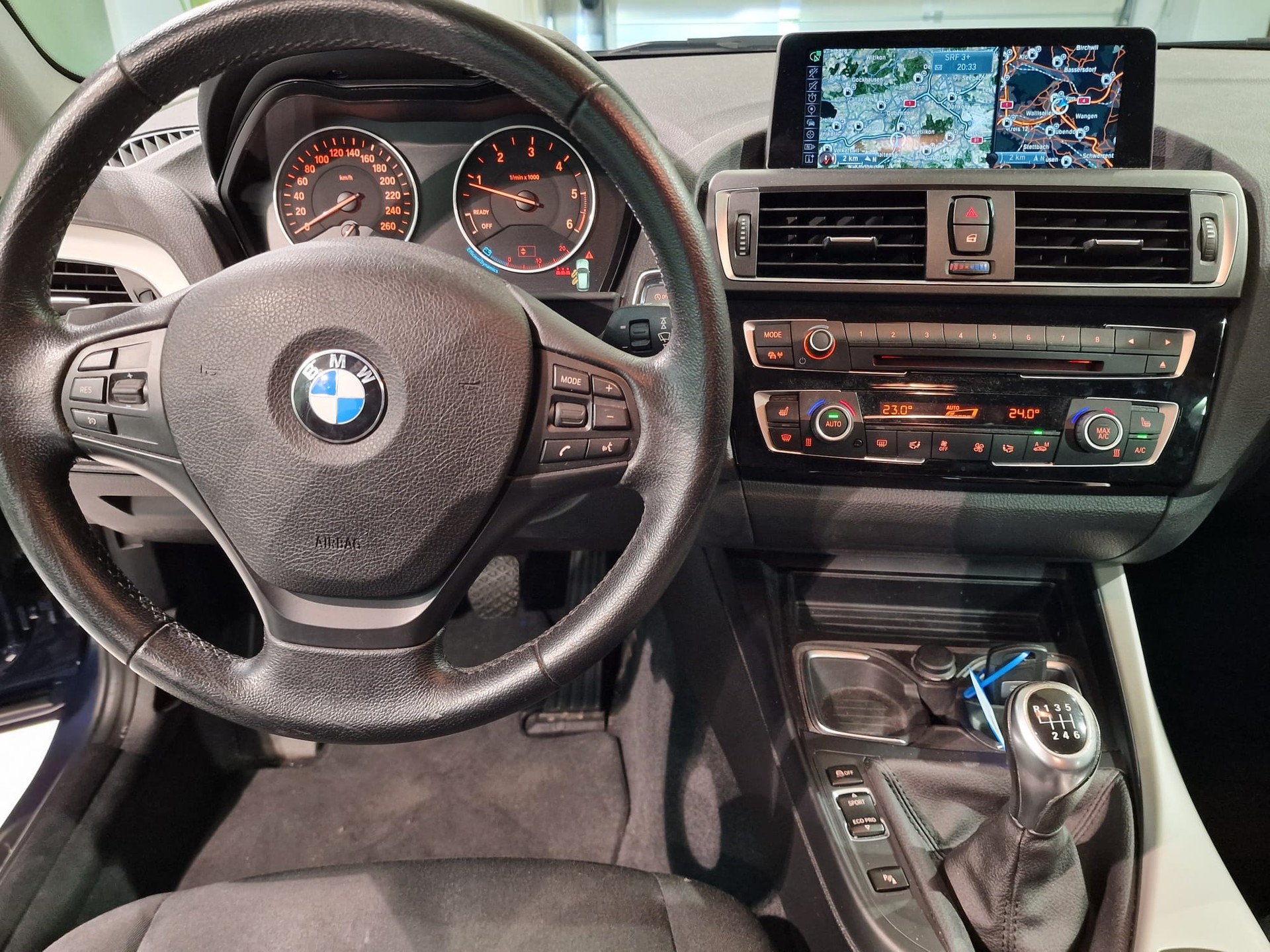 BMW 118d xDrive-image-9