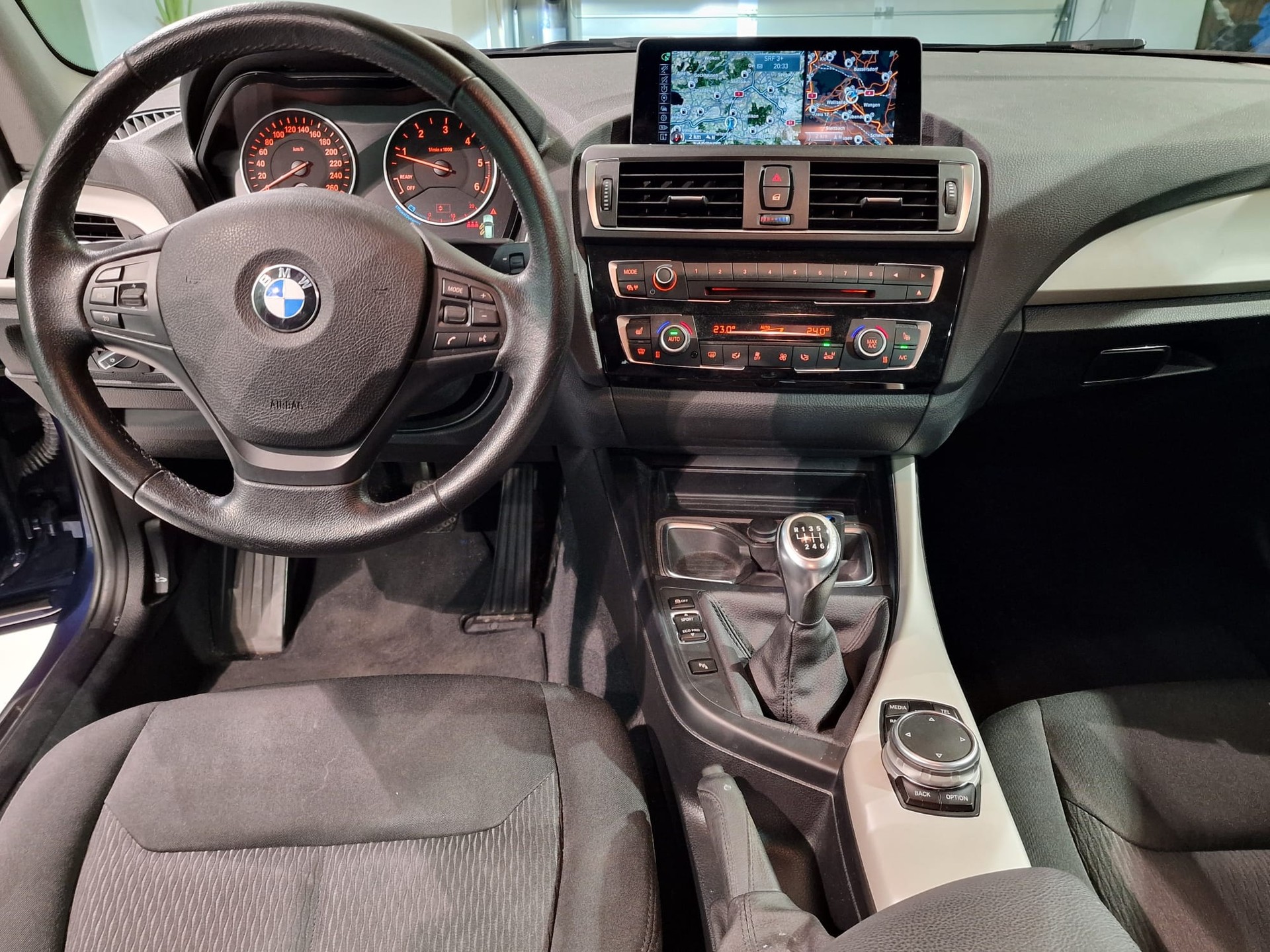 BMW 118d xDrive-image-8